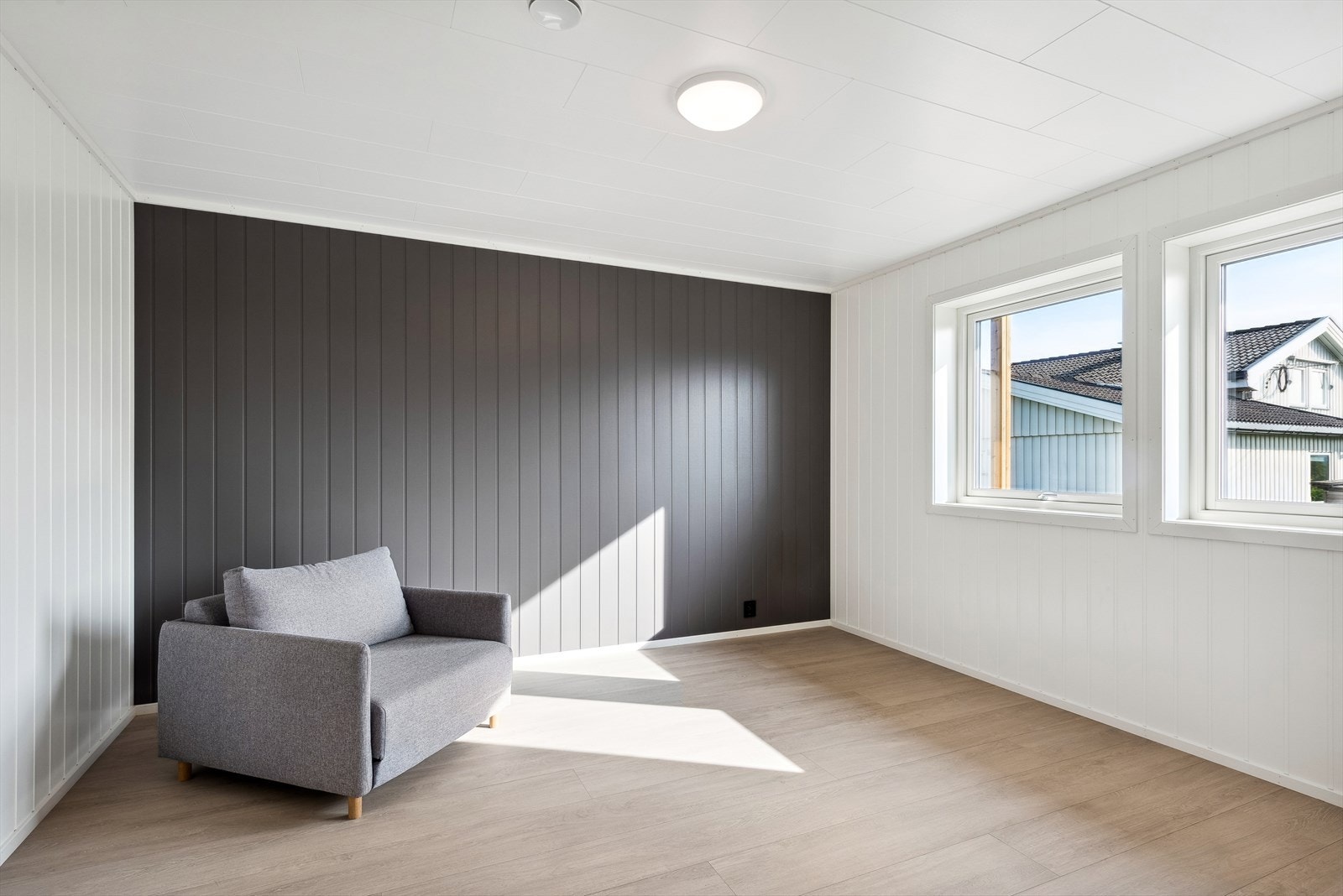 Soverom nr 4. Vannbåren varme i alle gulv gir jevn og god varme. Galleribilde