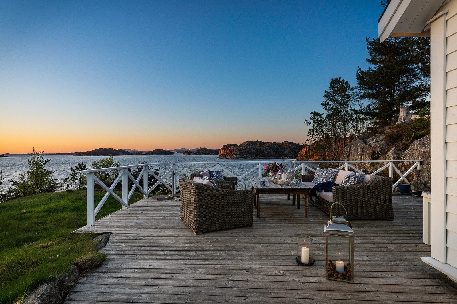 Det er suvern plass til å innrede med ulike soner på terrassen. Galleribilde