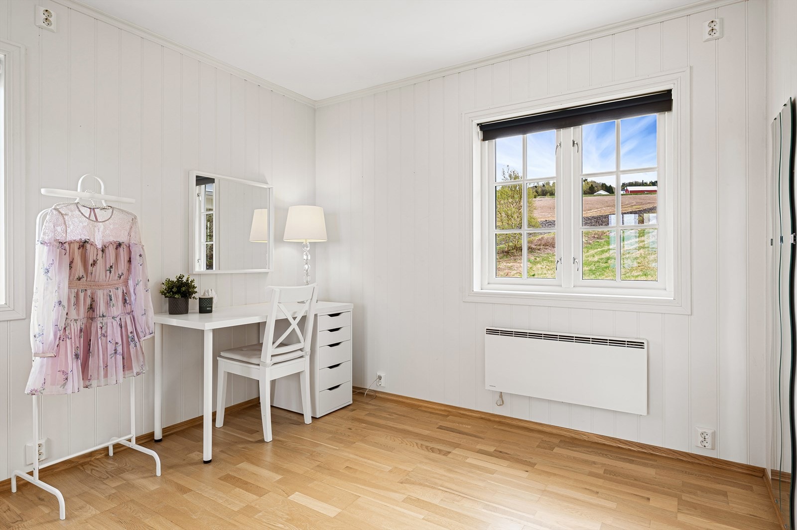 Soverommene måler henholdsvis ca. 10,6, 11,7 og 15,7 kvm. Galleribilde