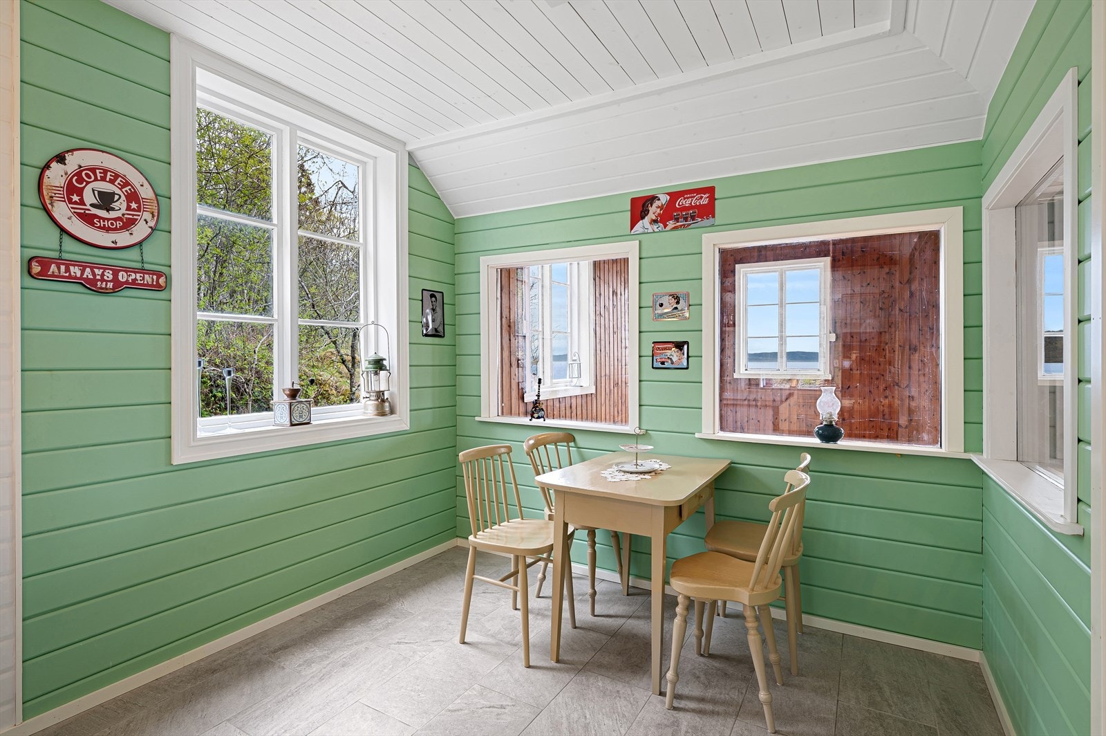 En koselig spiseplass innbyr til rolige morgenstunder med kaffekoppen i hånda. Galleribilde