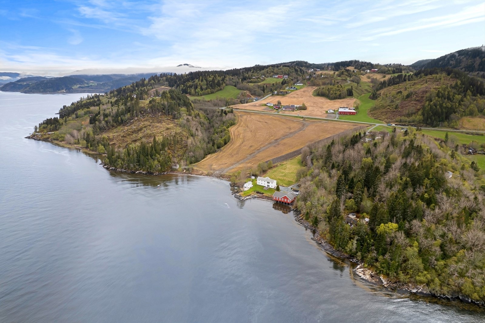 Bussen stopper like ved, og nærområdet har flotte turmuligheter i skog og mark. Galleribilde