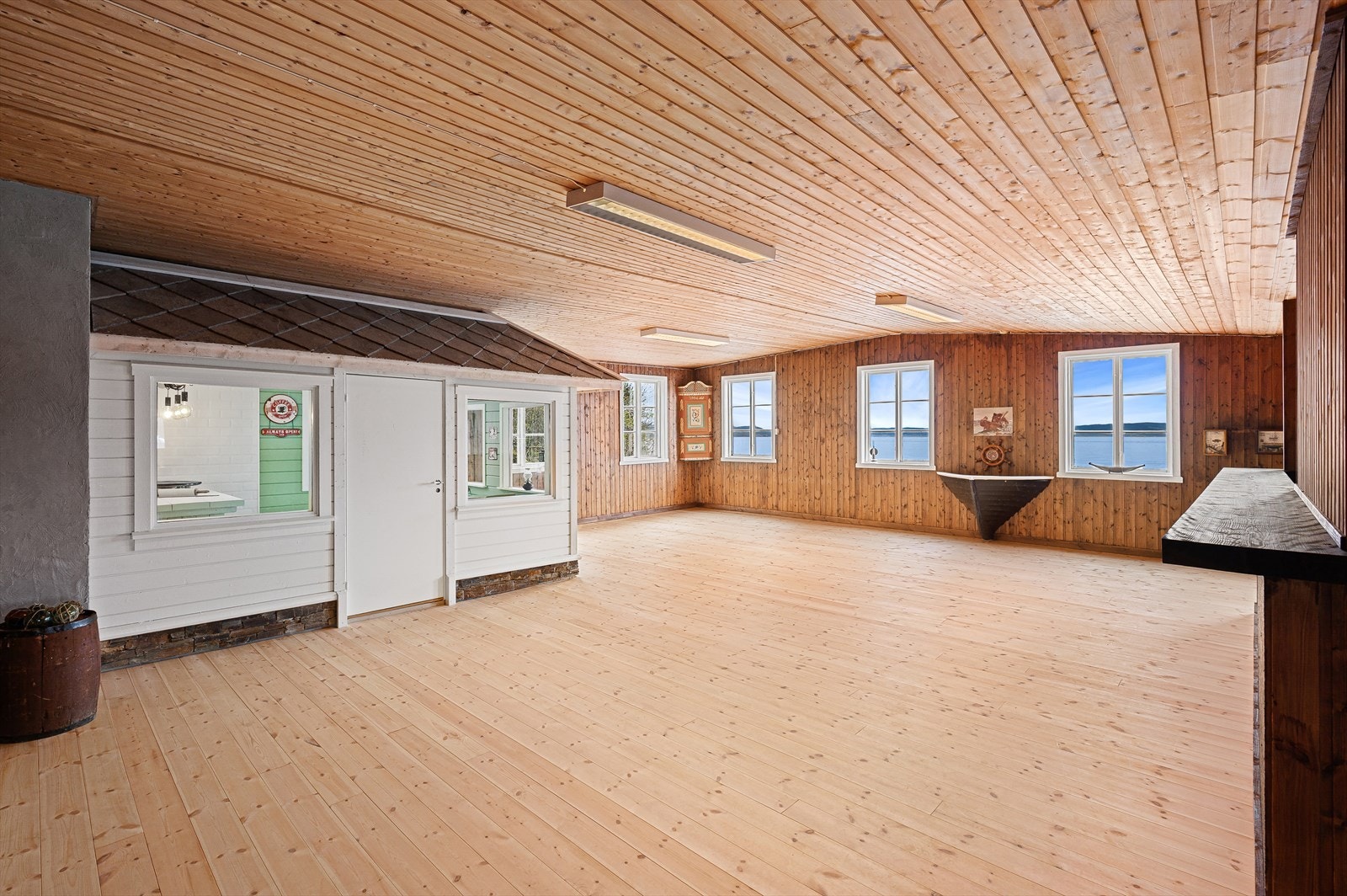 Den magiske utsikten gir et vakkert bakteppe. Galleribilde
