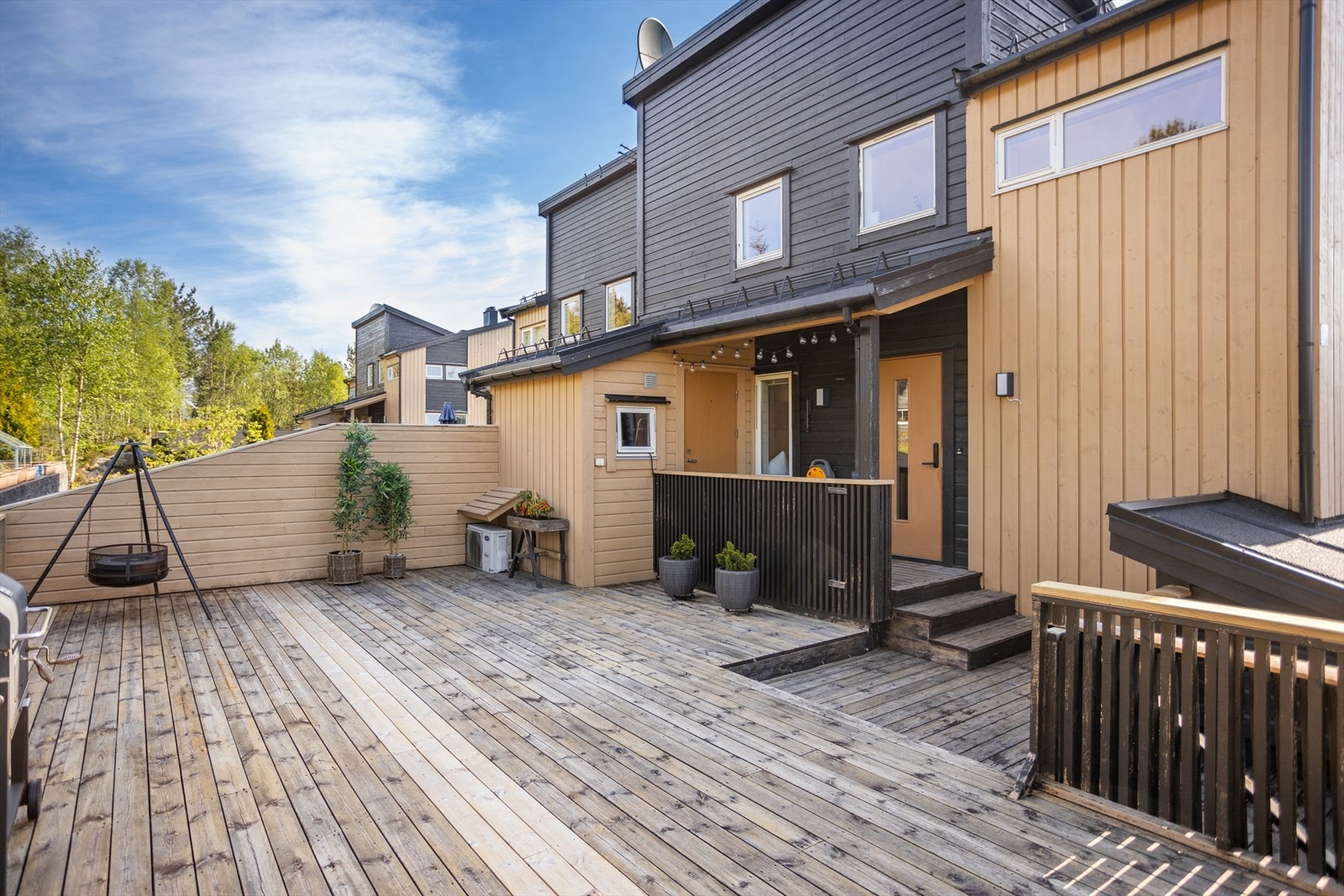 Terrassen ved inngangen er romslig og har gode møbleringsmuligheter. Galleribilde