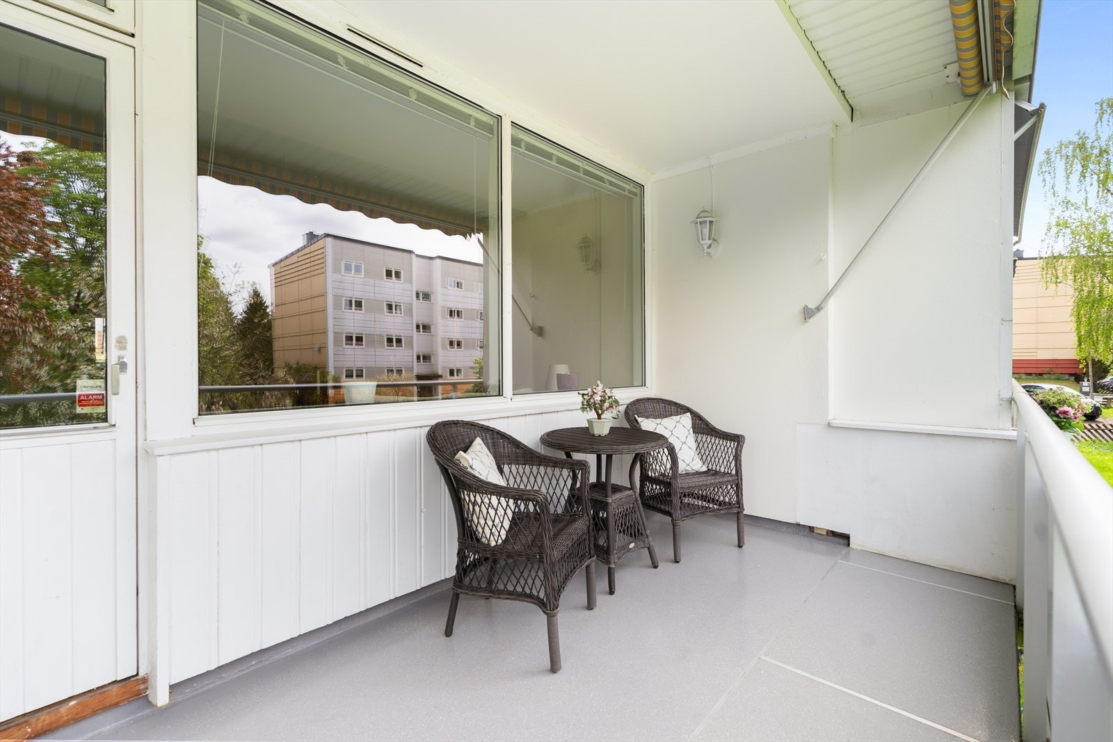 Her ute er det plass til utemøbler, samt gass-/elektrisk grill. Galleribilde