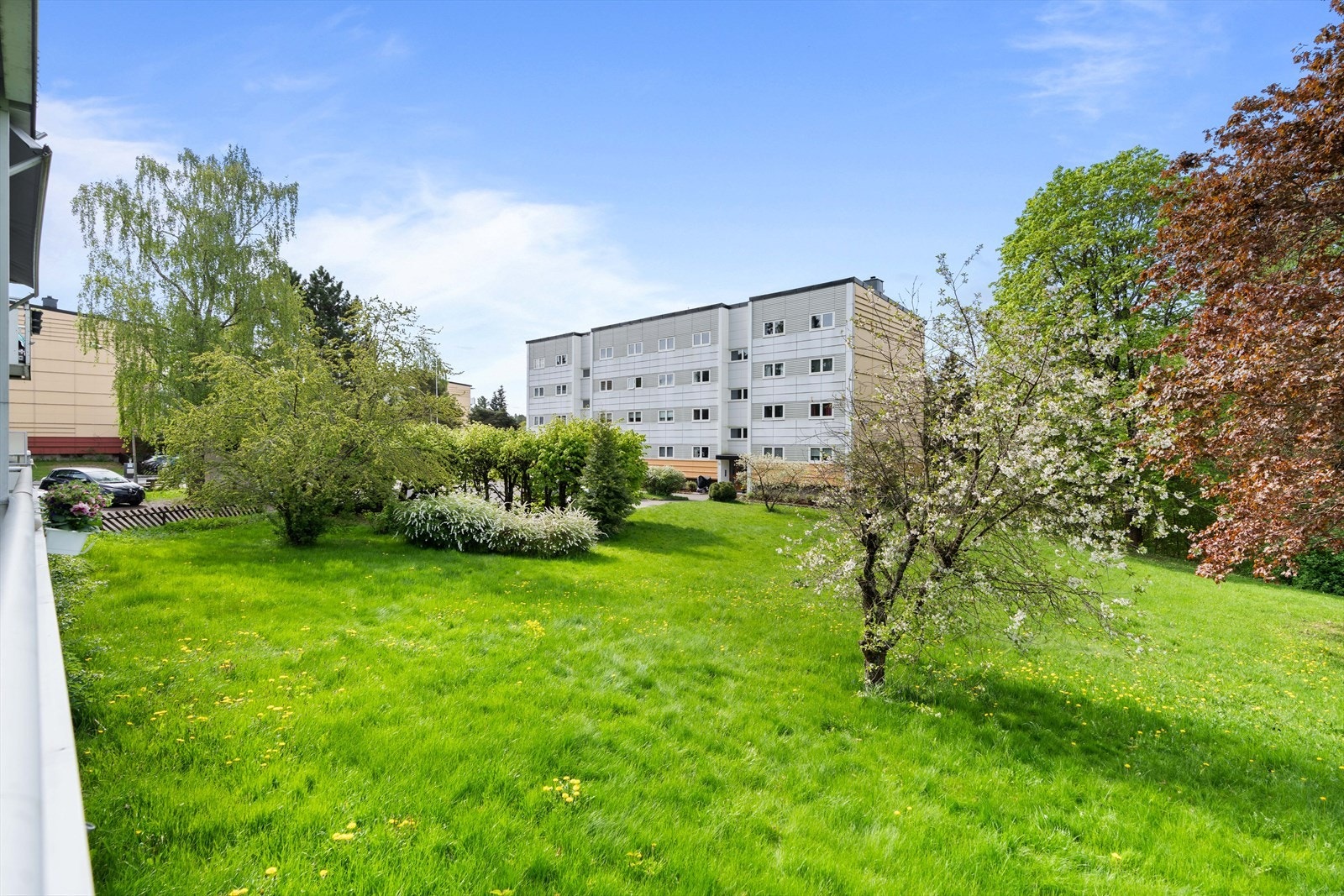 Pent opparbeidet grøntarealer i området i borettslaget. Galleribilde