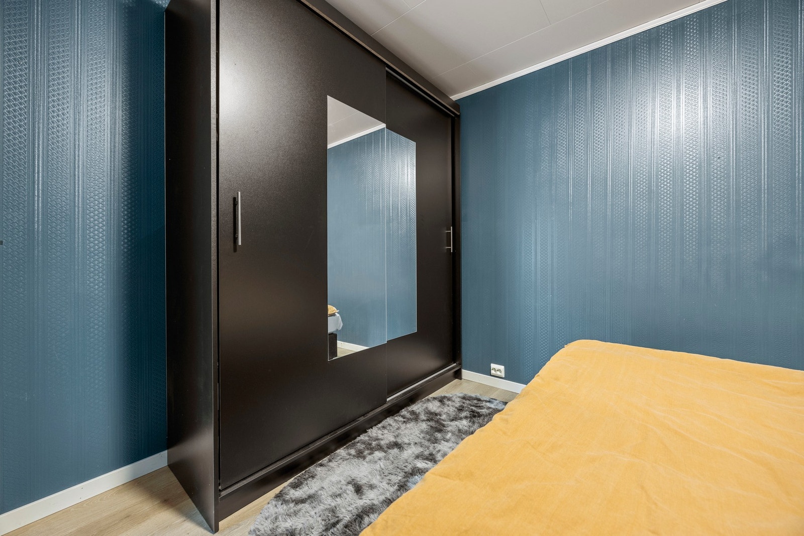 God plass til dobbeltseng og garderobeløsning. Galleribilde