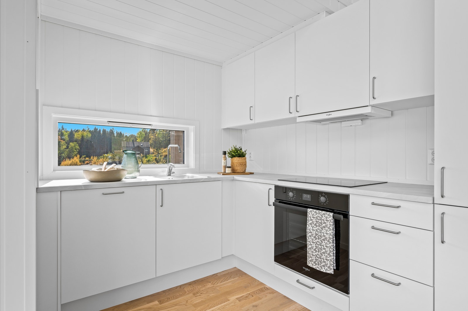 Kjøkken med integrerte hvitevarer Galleribilde