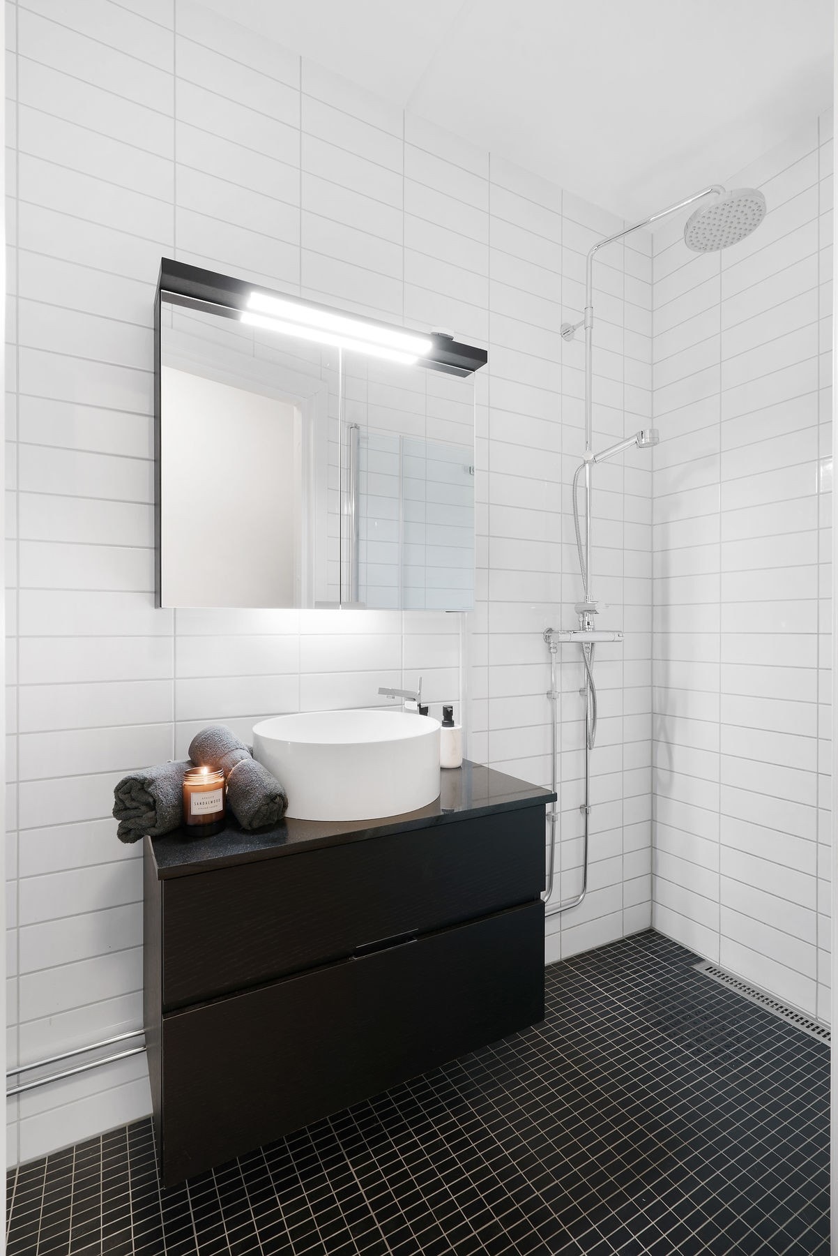 Flislagt bad med varme i gulv Galleribilde