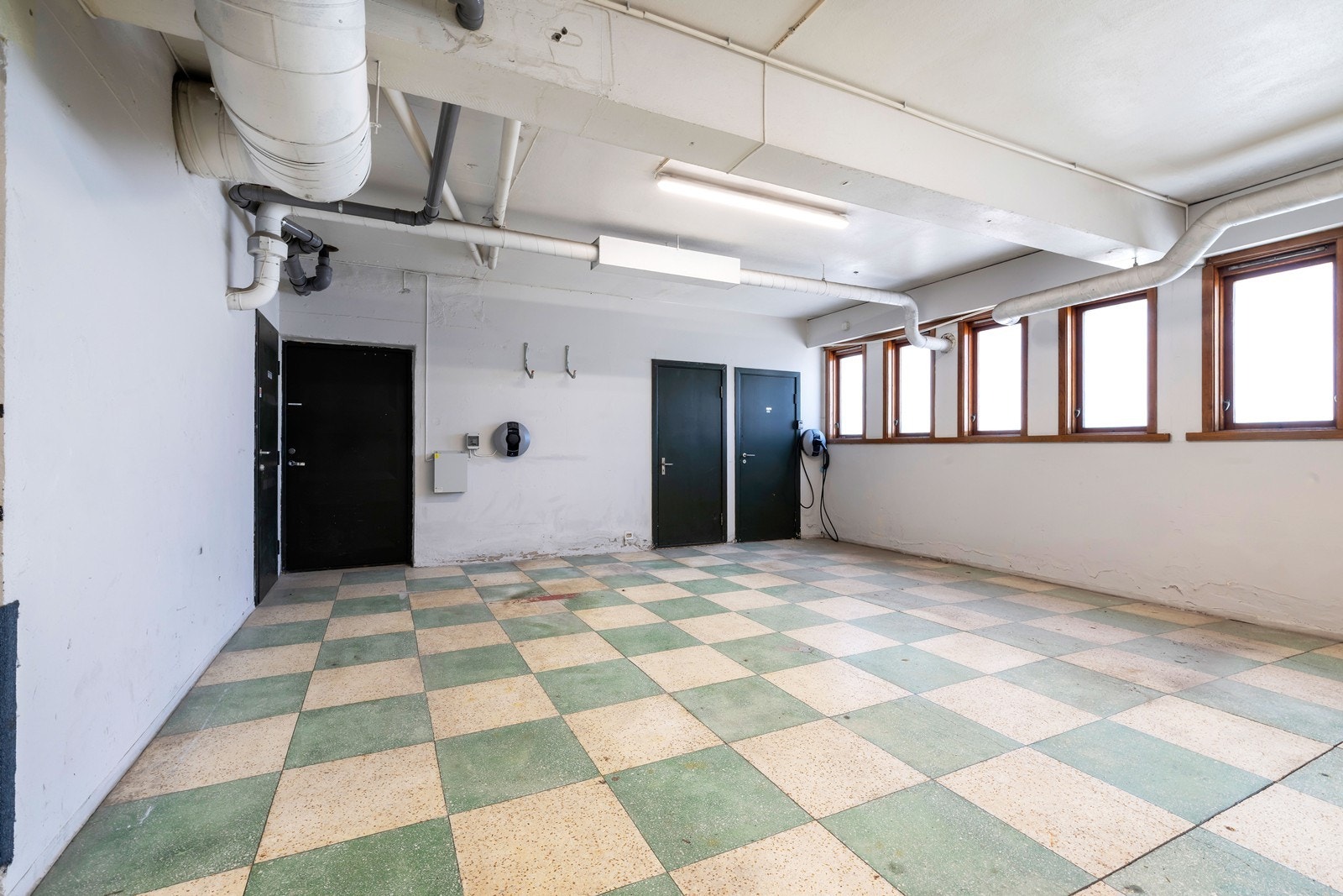 Med leiligheten følger det parkeringsplass i felles garasjeanlegg. Galleribilde