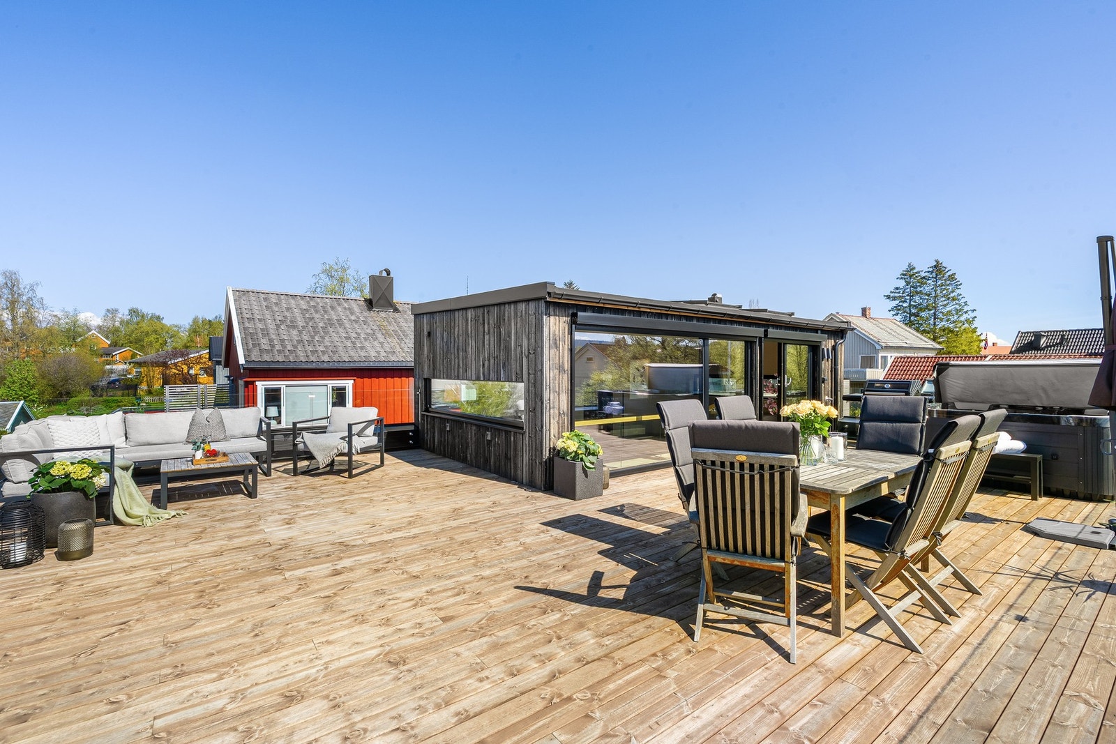 Takterrassen er på hele 70 m². Her får du maksimal utnyttelse av uterommet med mange soner. Galleribilde