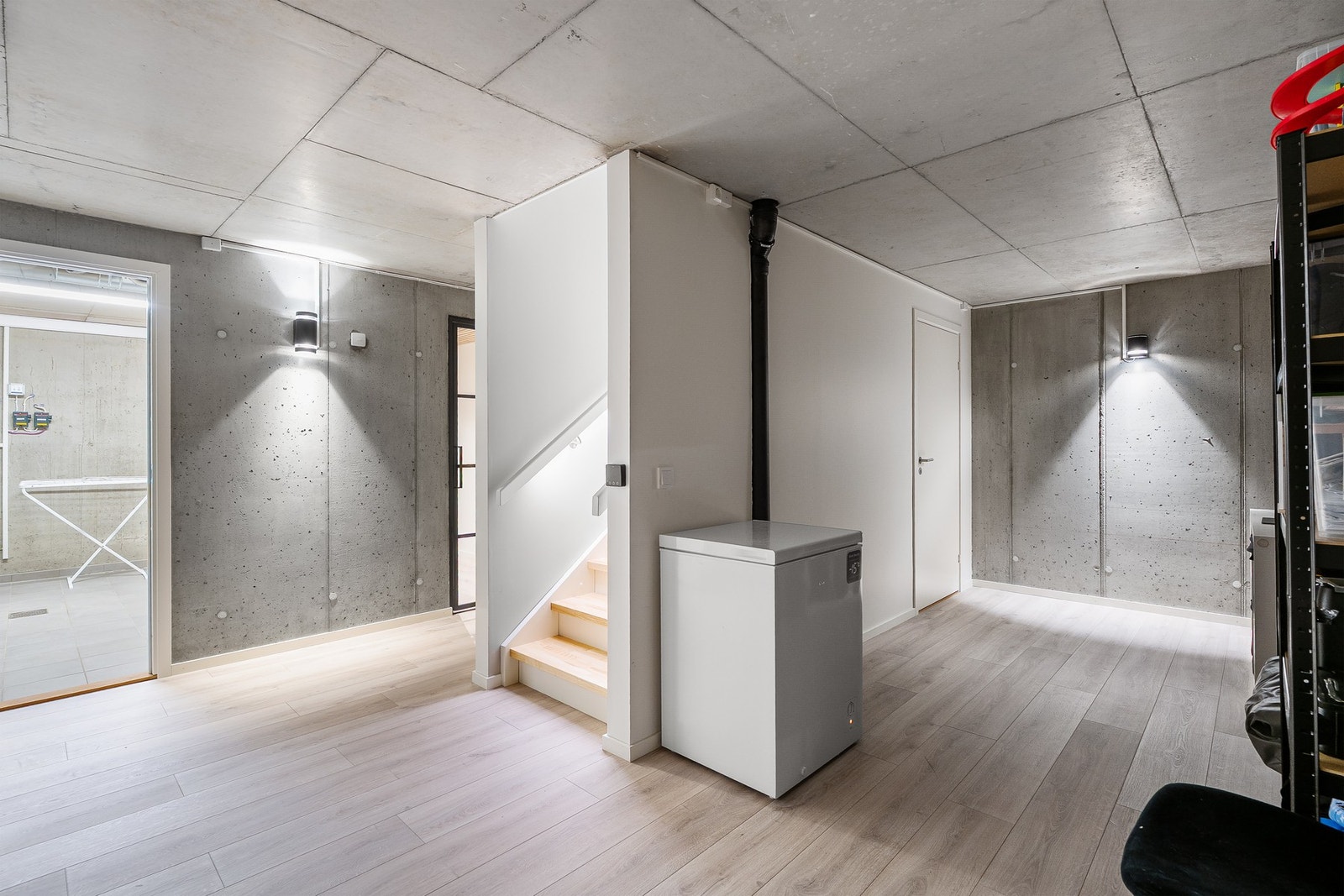 Stor og praktisk underetasje med flere disponible rom. Galleribilde