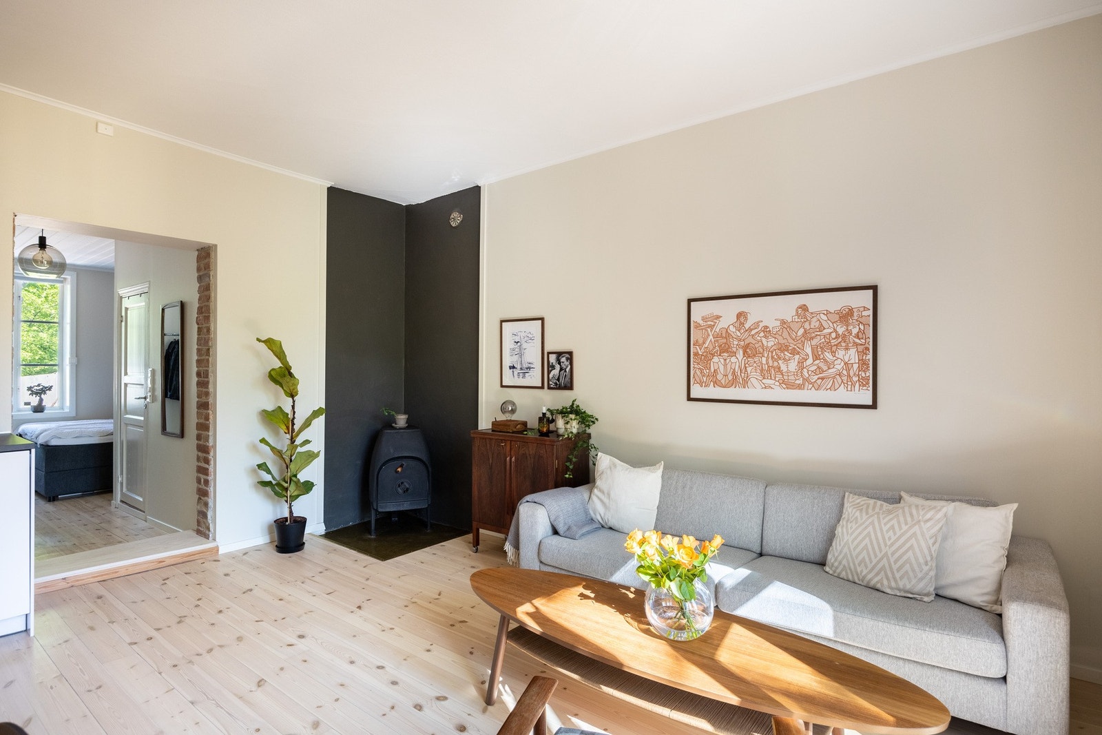Det er god plass til å innrede i ulike soner, både med TV-krok og spisebord. Galleribilde