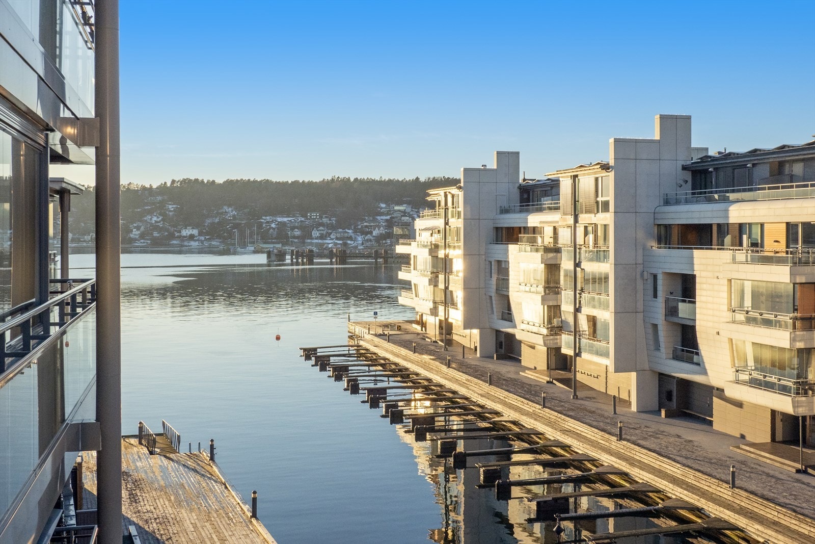 Fra balkongen er det fantastisk utsikt over havnebassenget Galleribilde