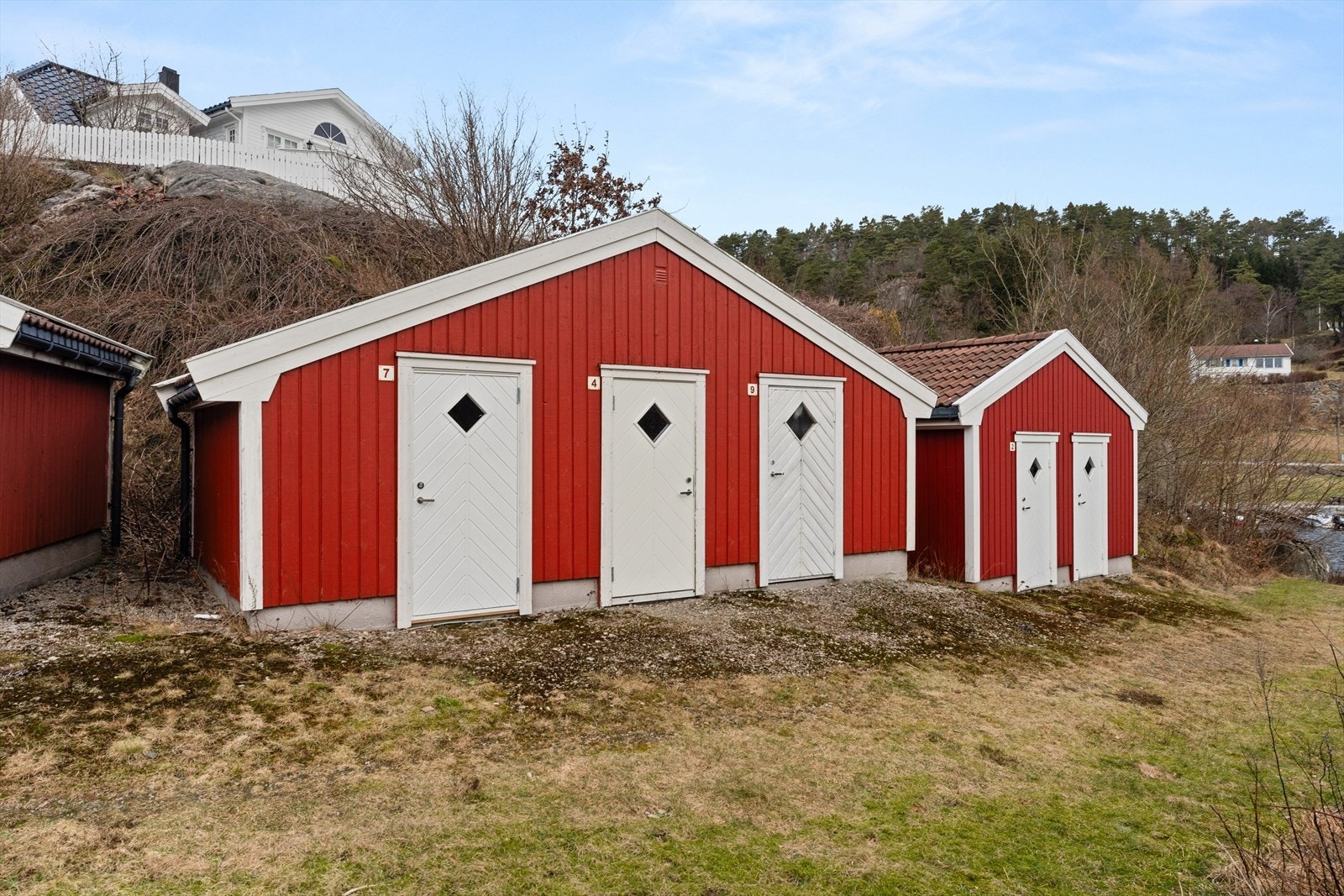 Praktisk sjøbod følger også. Bod nr. 7 tilhører eiendommen. Galleribilde