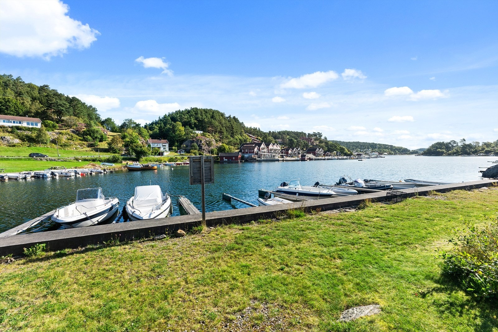 Båtplass like nedenfor huset. Galleribilde