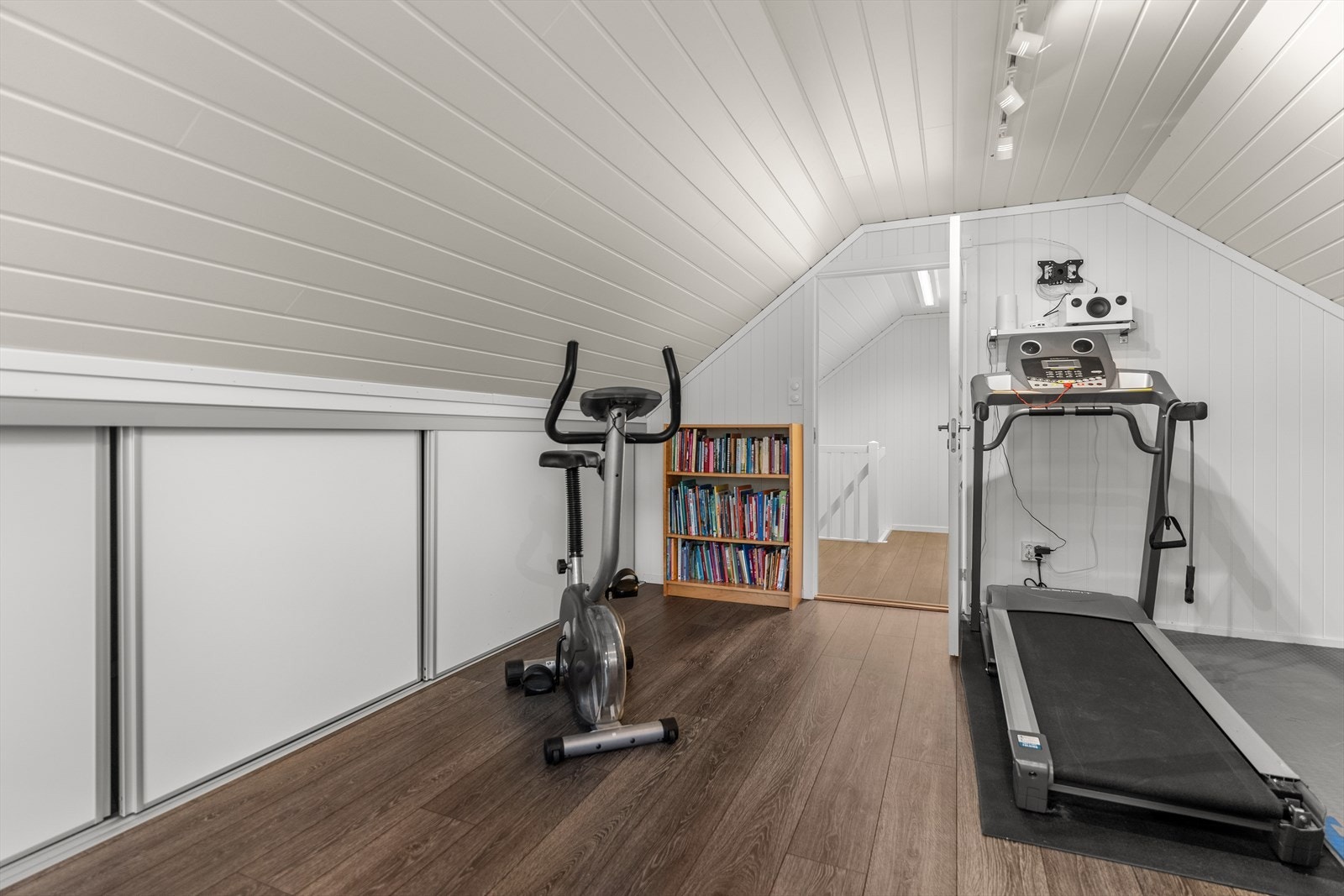 Egen luft-luft varmepumpe for garasjeloft, også med kjøling. Galleribilde
