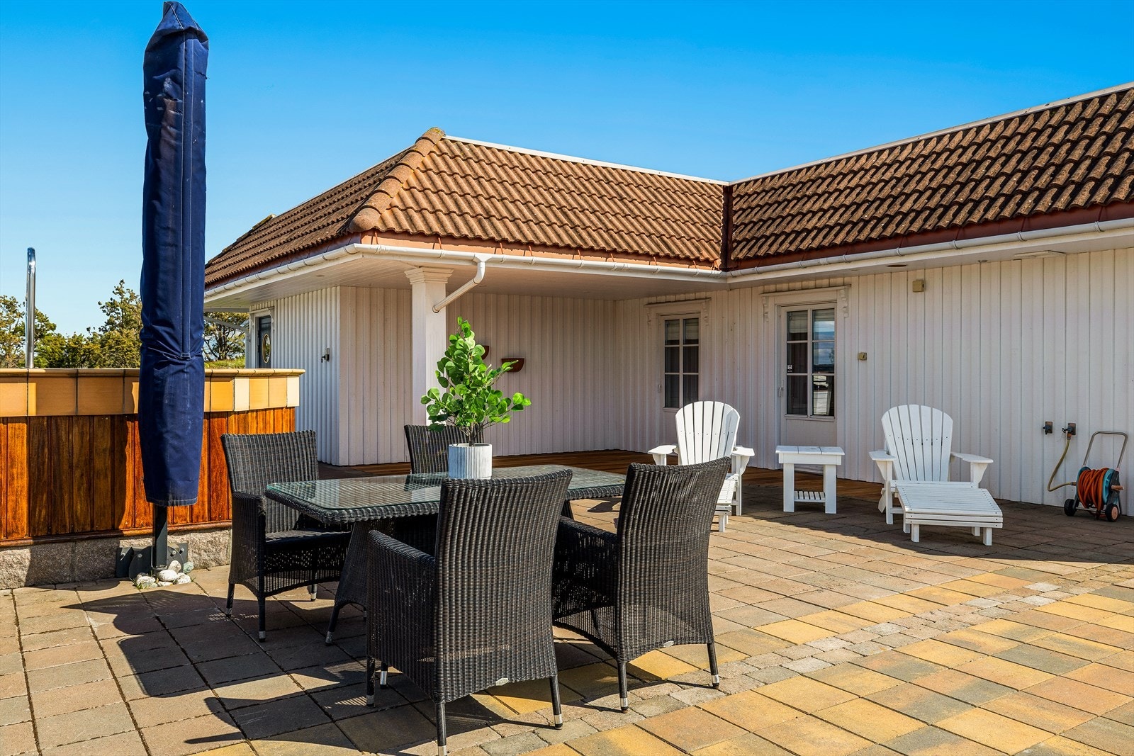 Den flotte terrassen strekker seg mot alle himmelretninger og har 360 graders panorama. Galleribilde