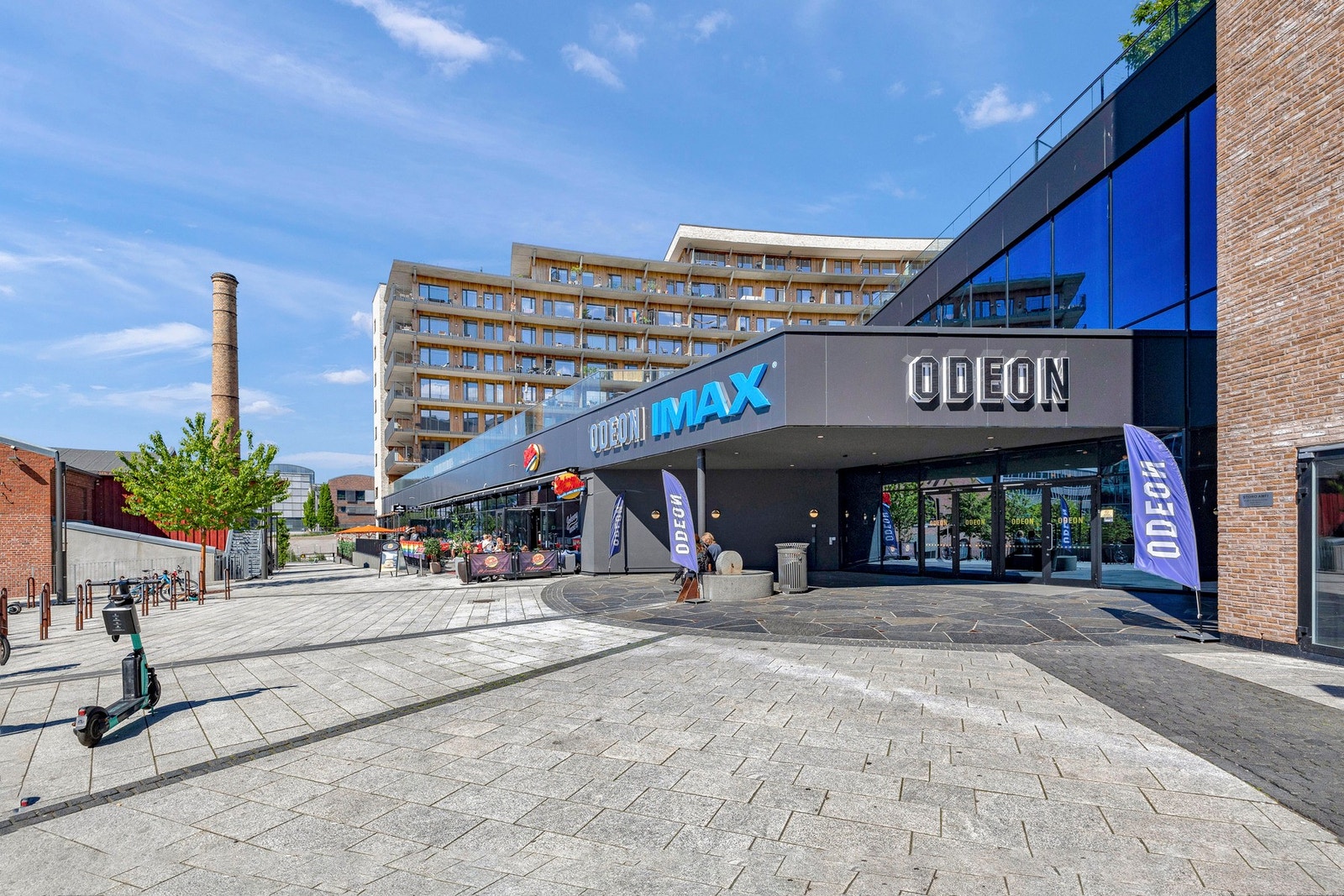 - Kort vei til Norges største og første IMAX-kino. Like ved finner du Storo Storsenter - Galleribilde