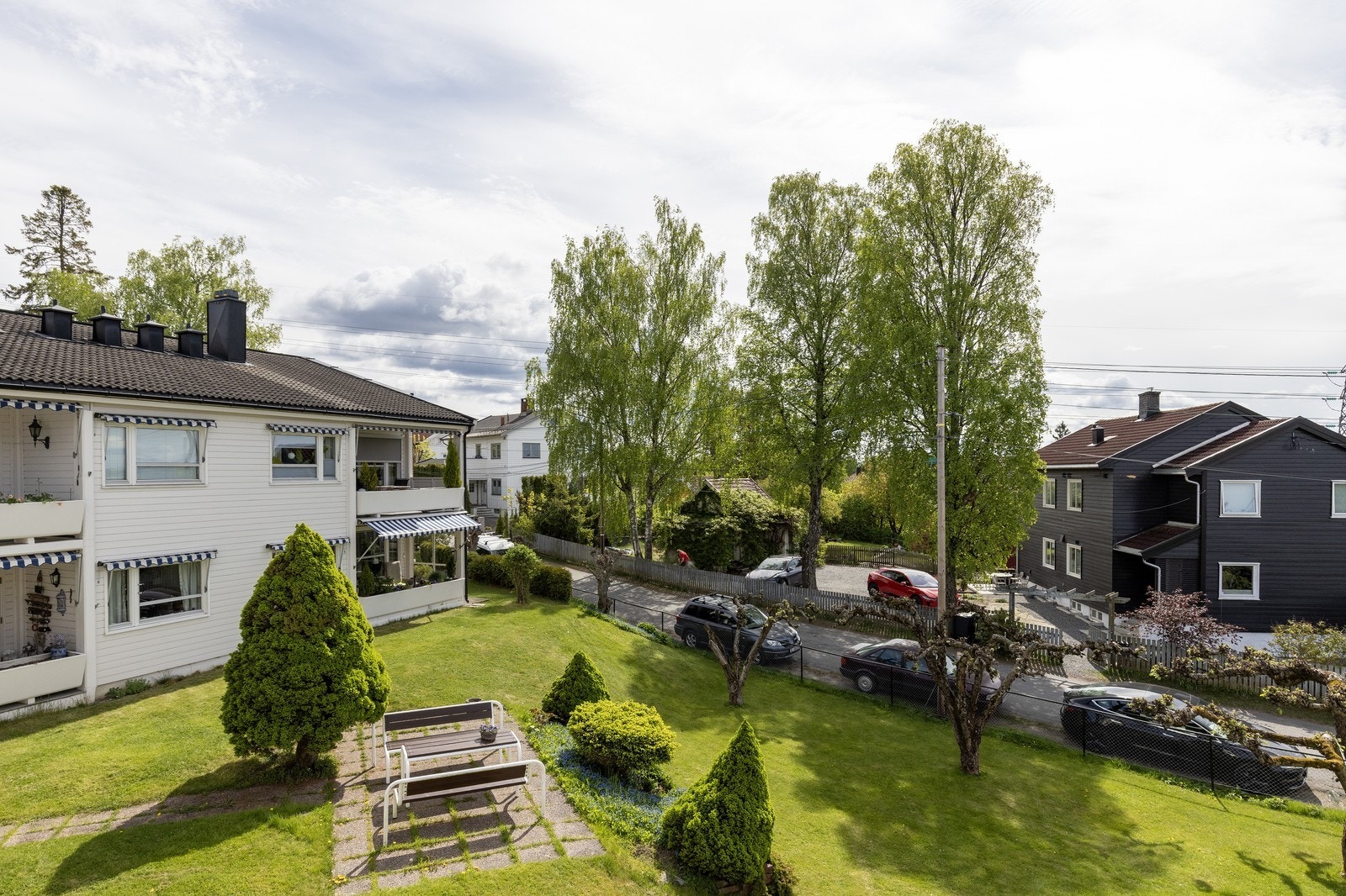 Perfekt for morgenkaffen eller en rolig kveld i grønne omgivelser. Galleribilde