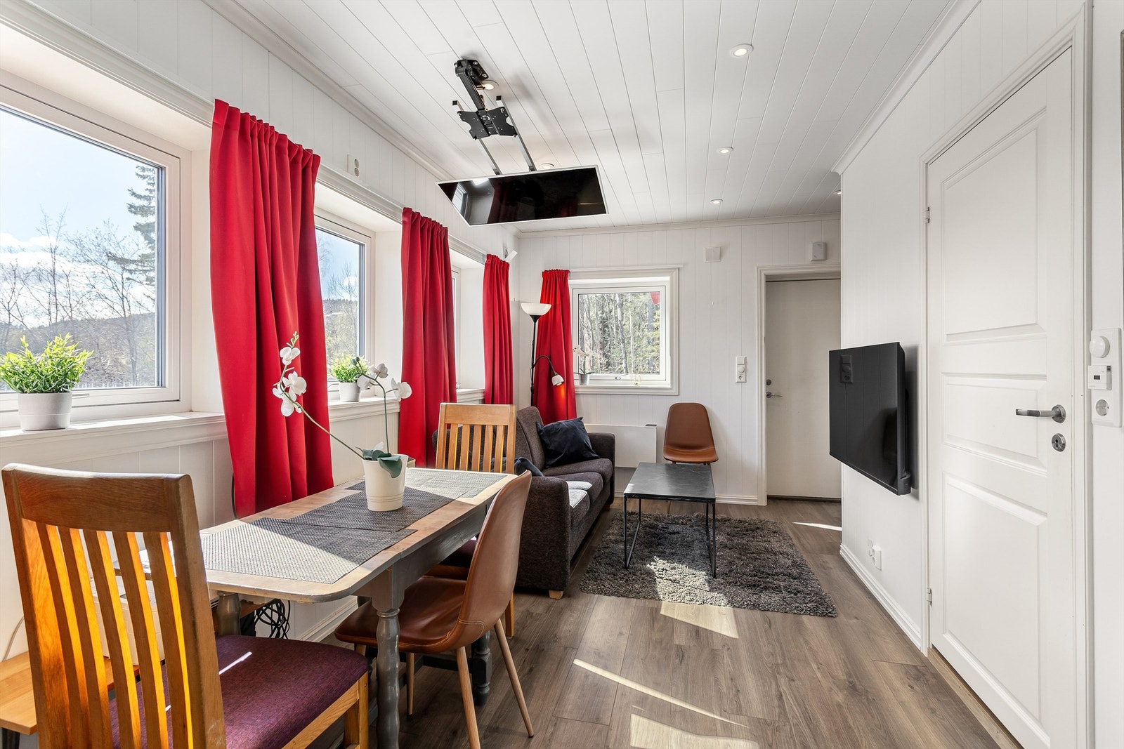 Godt med vindusflater som gir mye lysinnslipp Galleribilde