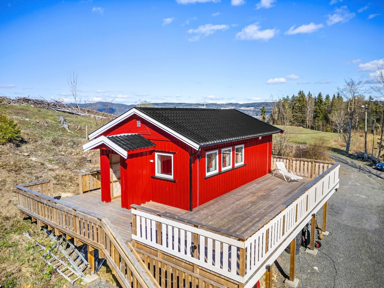 Hytta ble bortimot totalrenovert i 2021 (grunnmuren og bærekonstruksjon fra 1960) Galleribilde