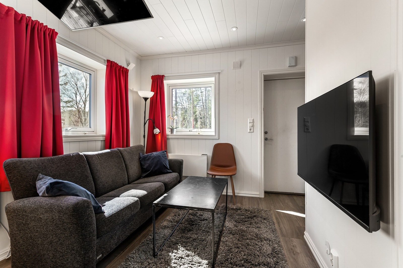 Vinduer er fra 2011 og 2020 Galleribilde