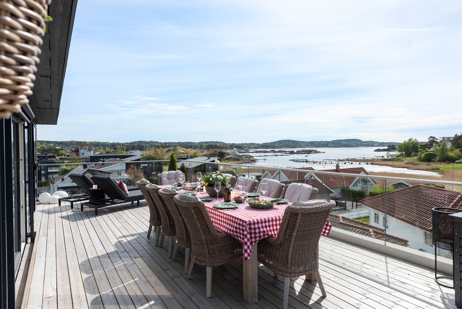 På takterrassen kan sol og utsikt nytes til det fulle Galleribilde