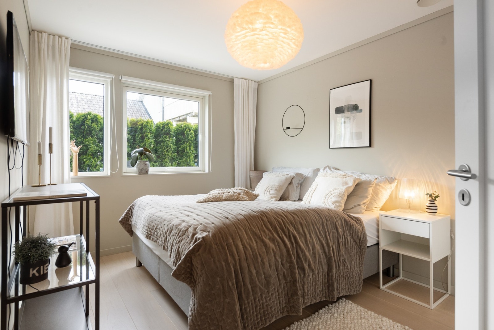 Med lyse og nøytrale farger er det enkelt for hvert familiemedlem å sette sitt eget preg på rommene Galleribilde