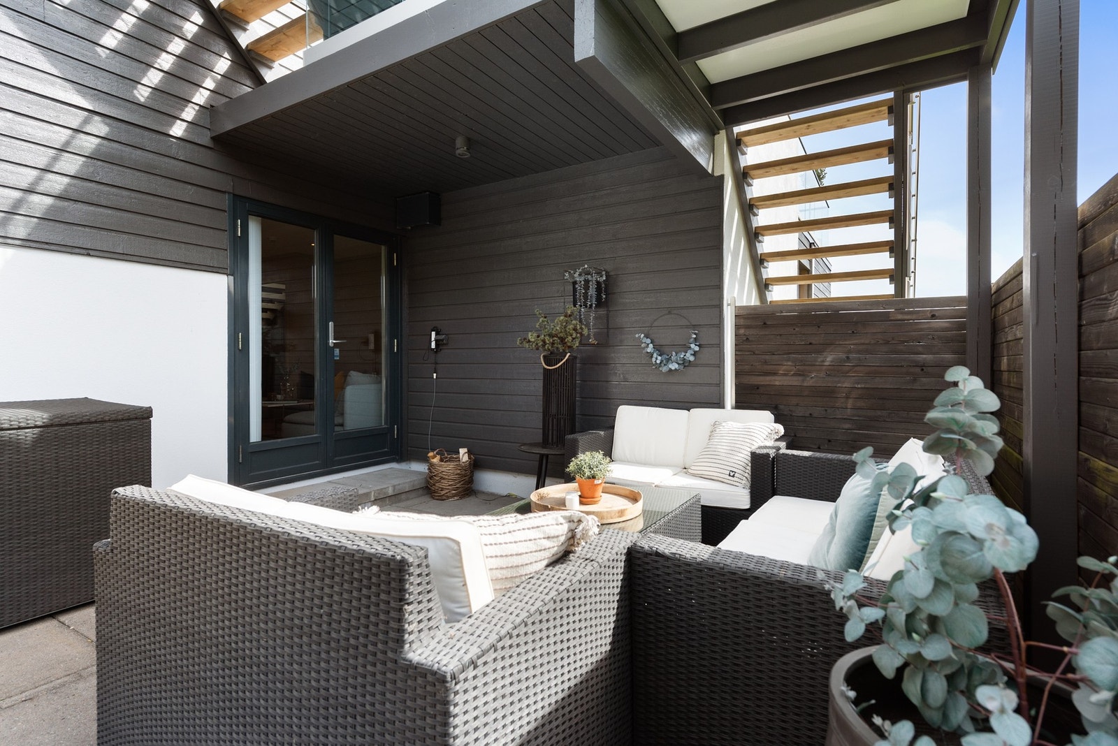 Her er det laget levegg for en lun og privat atmosfære Galleribilde