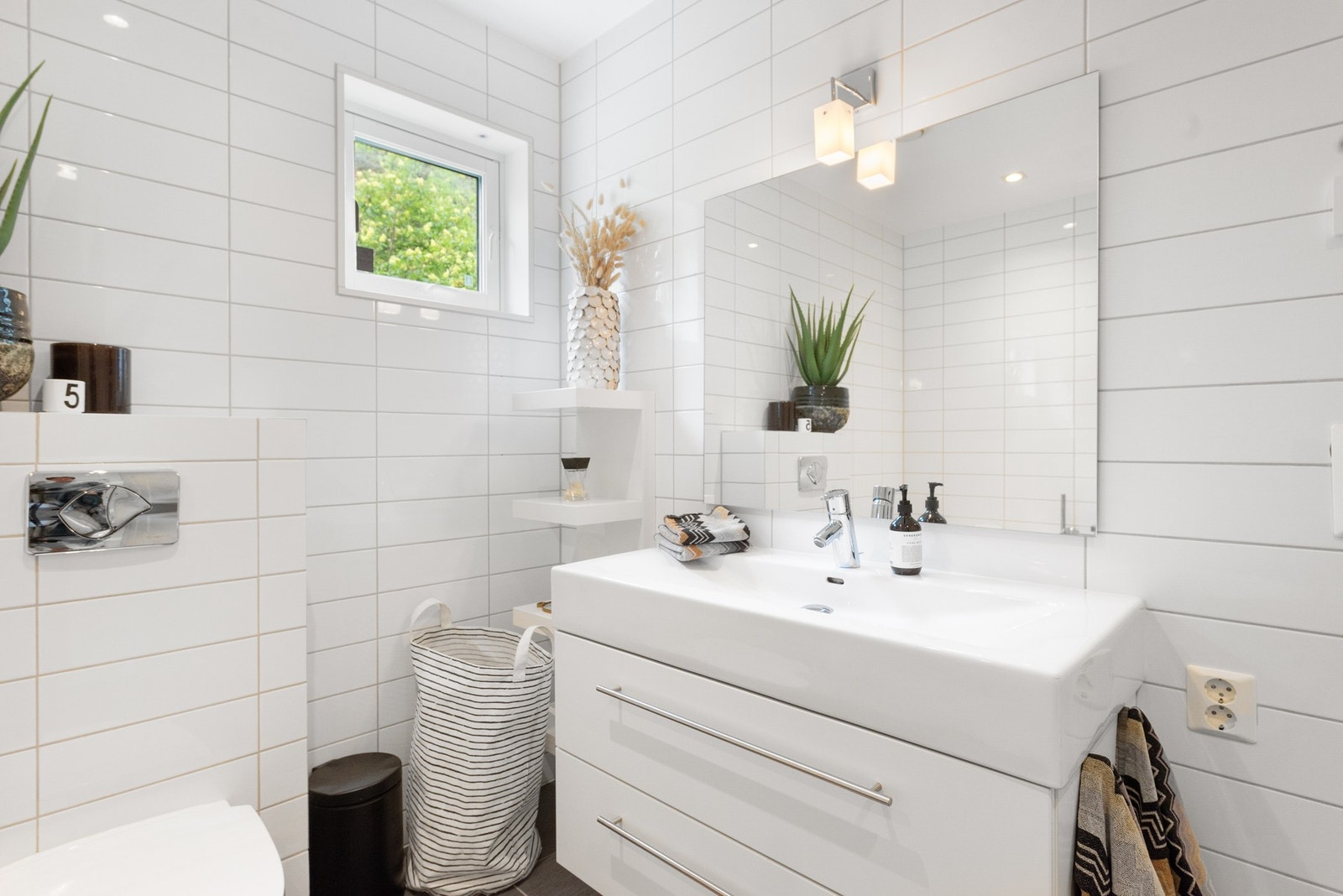 Det er god oppbevaring i servantinnredningen Galleribilde