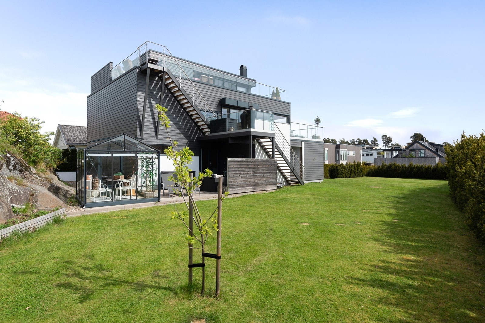 Her har du også en deilig uteplass på bakkeplan for enkel deltakelse i leken Galleribilde