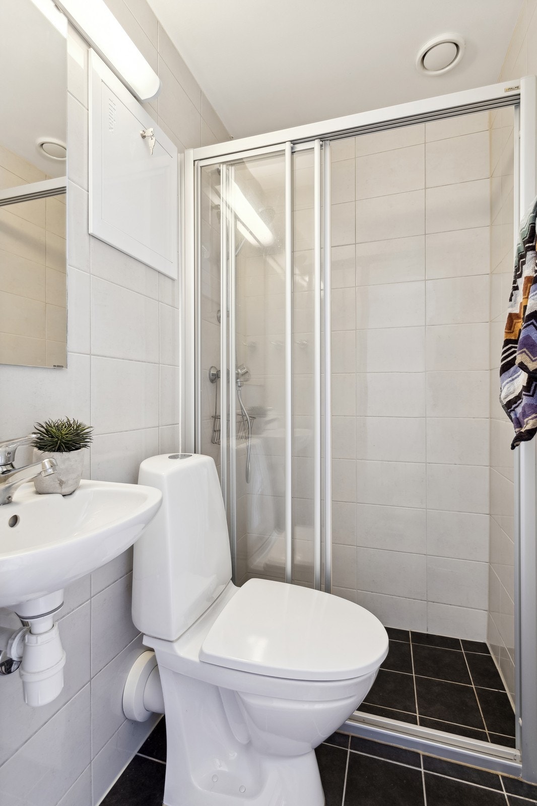 Pent flislagt bad. Galleribilde