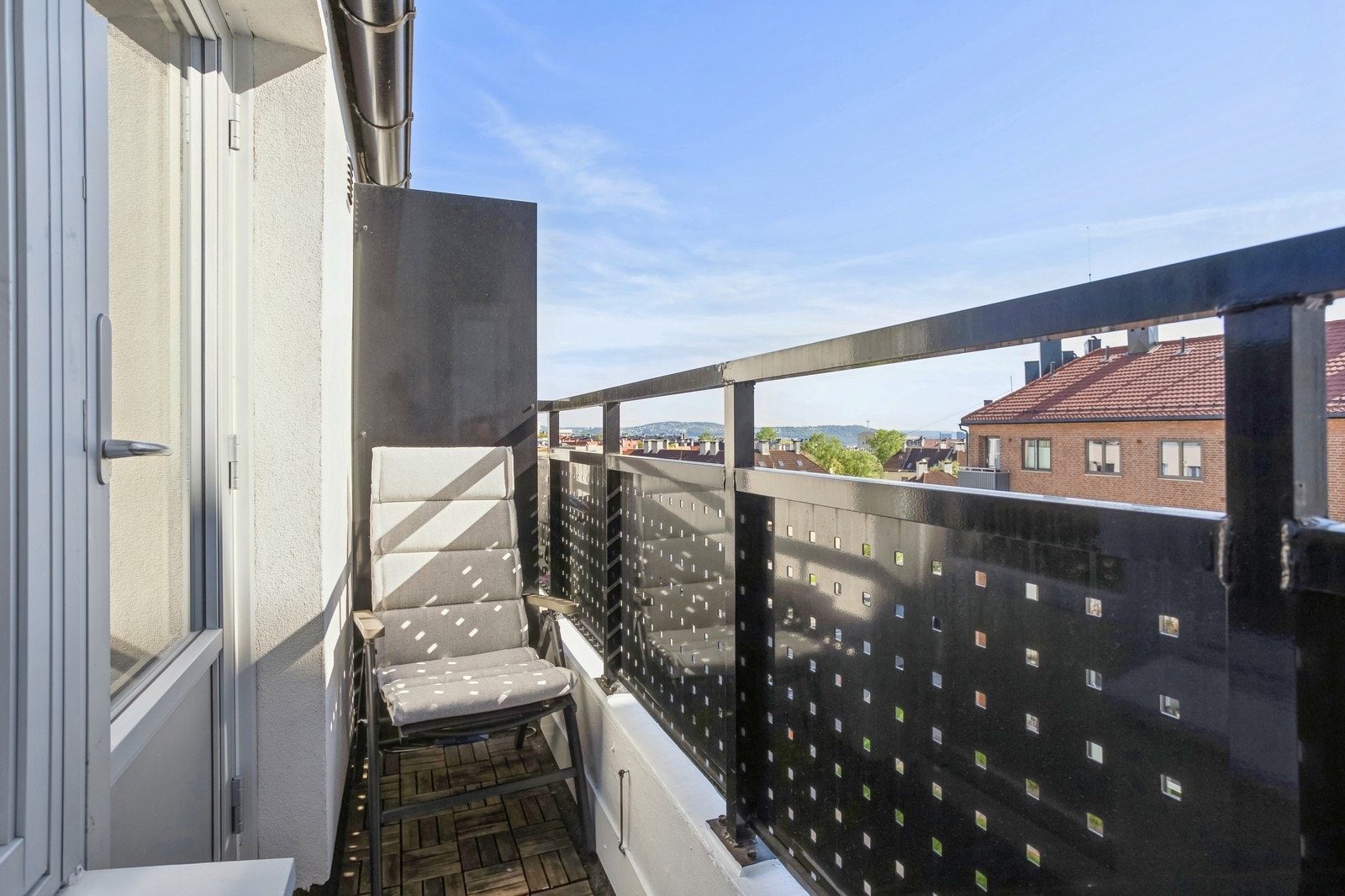 Egen østvendt balkong med gode solforhold. Galleribilde