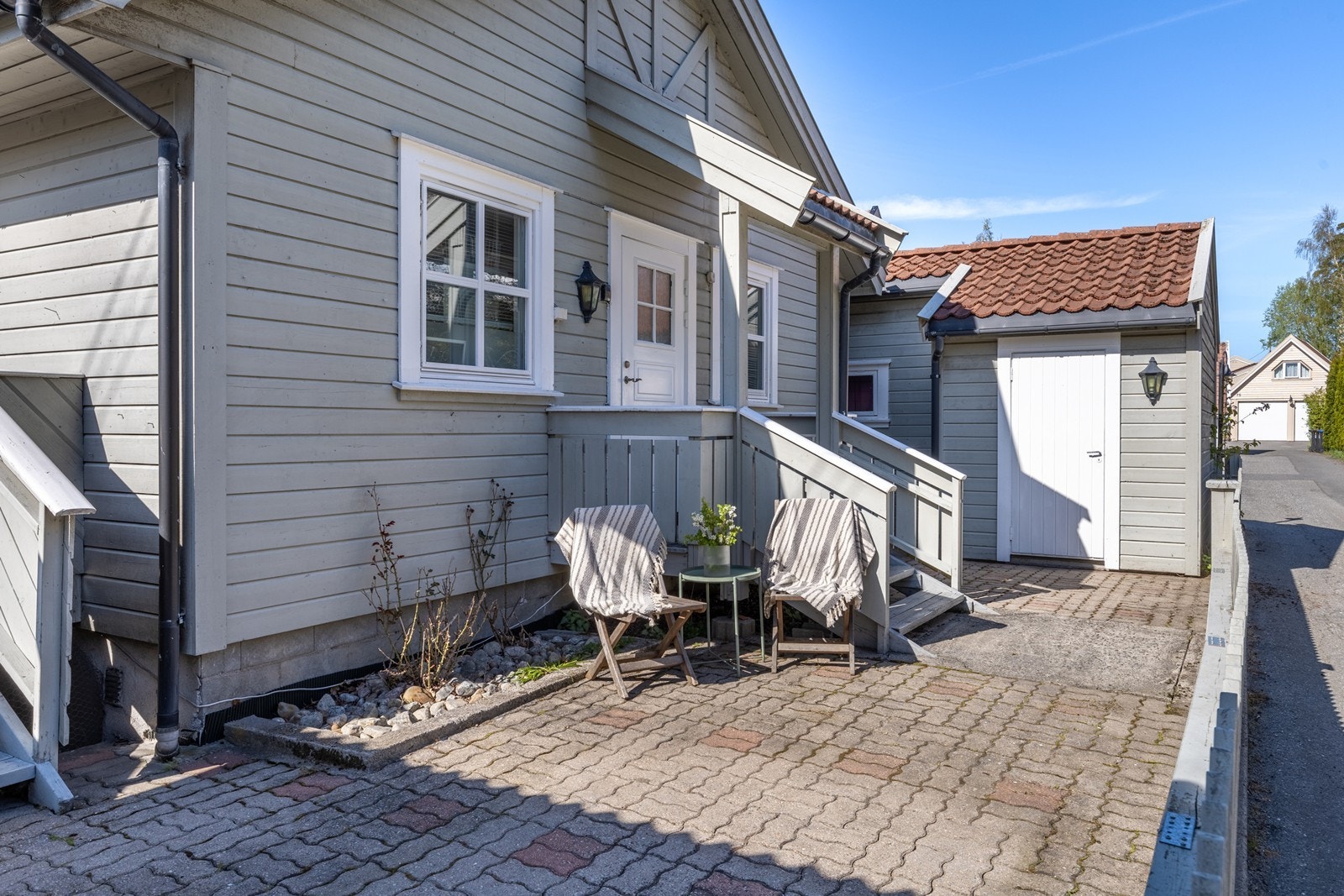 Belegningsstein ved inngangsparti Galleribilde