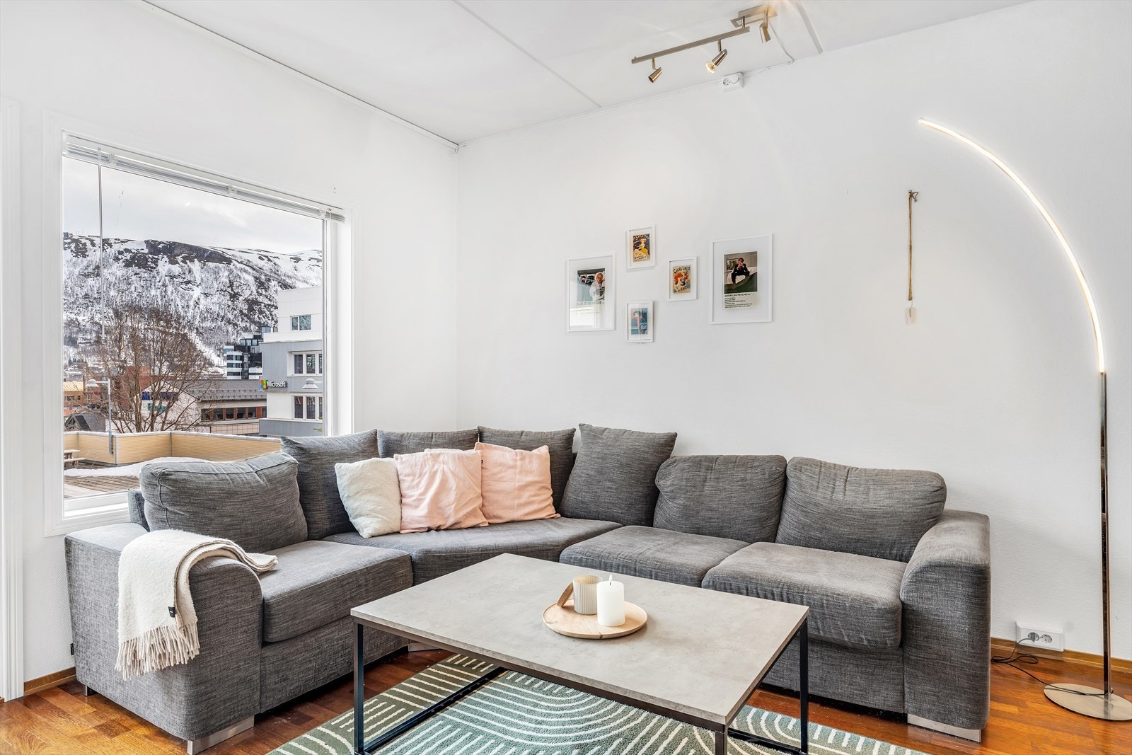 God plass til stor sittegruppe. Galleribilde