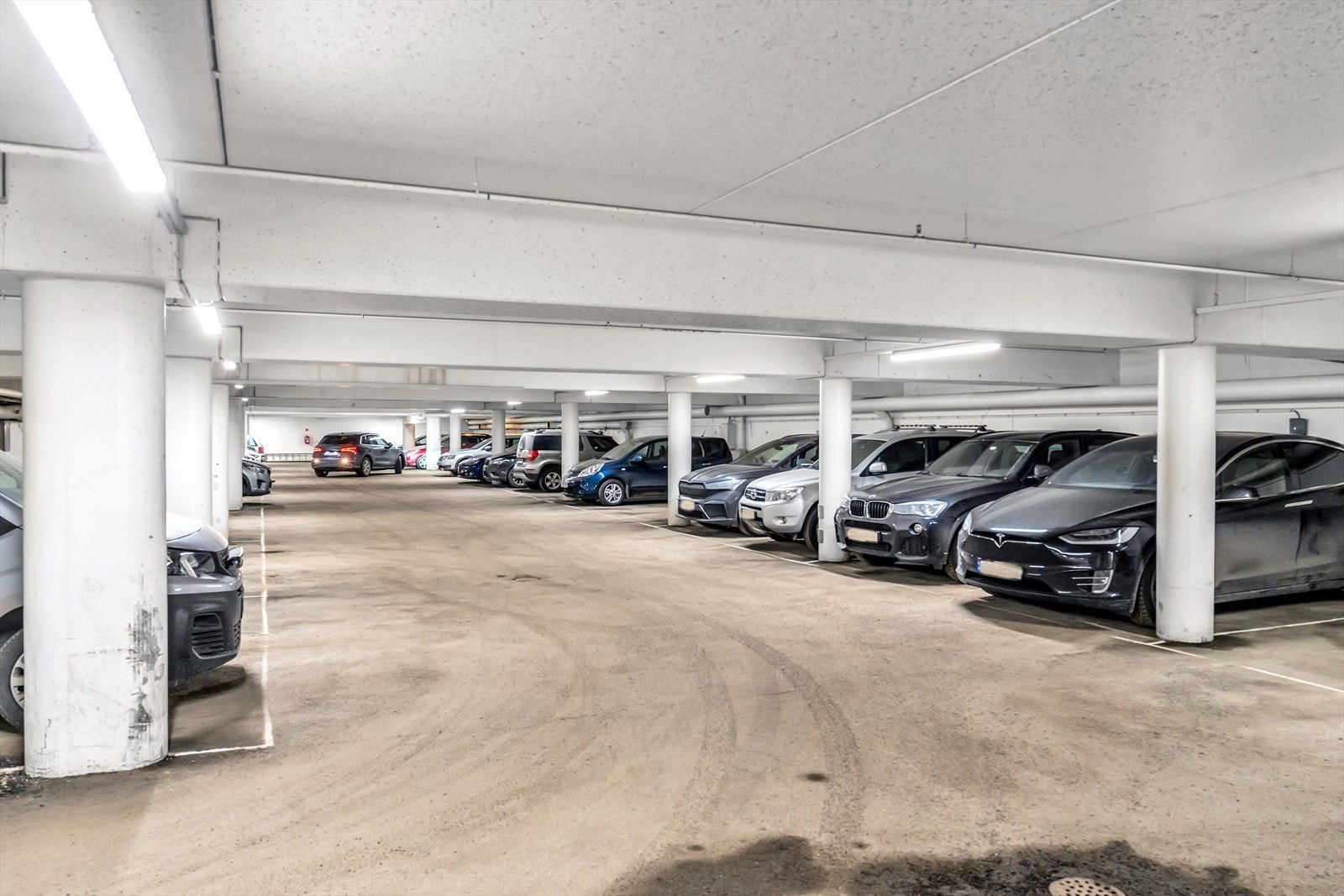 Med leiligheten følger det fast parkering i felles garasjeanlegg. Galleribilde