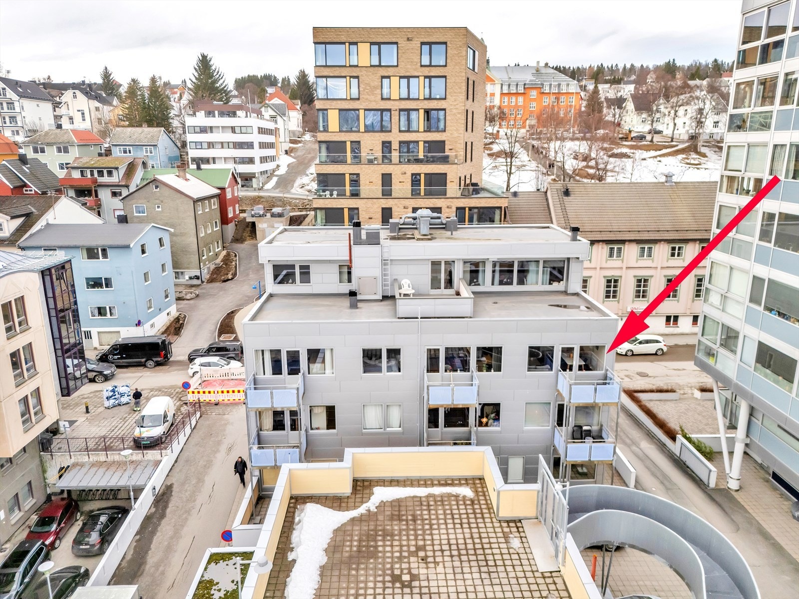 Med god intern beliggenhet ligger leiligheten skjermet for de mest trafikkerte gatene i området. Galleribilde