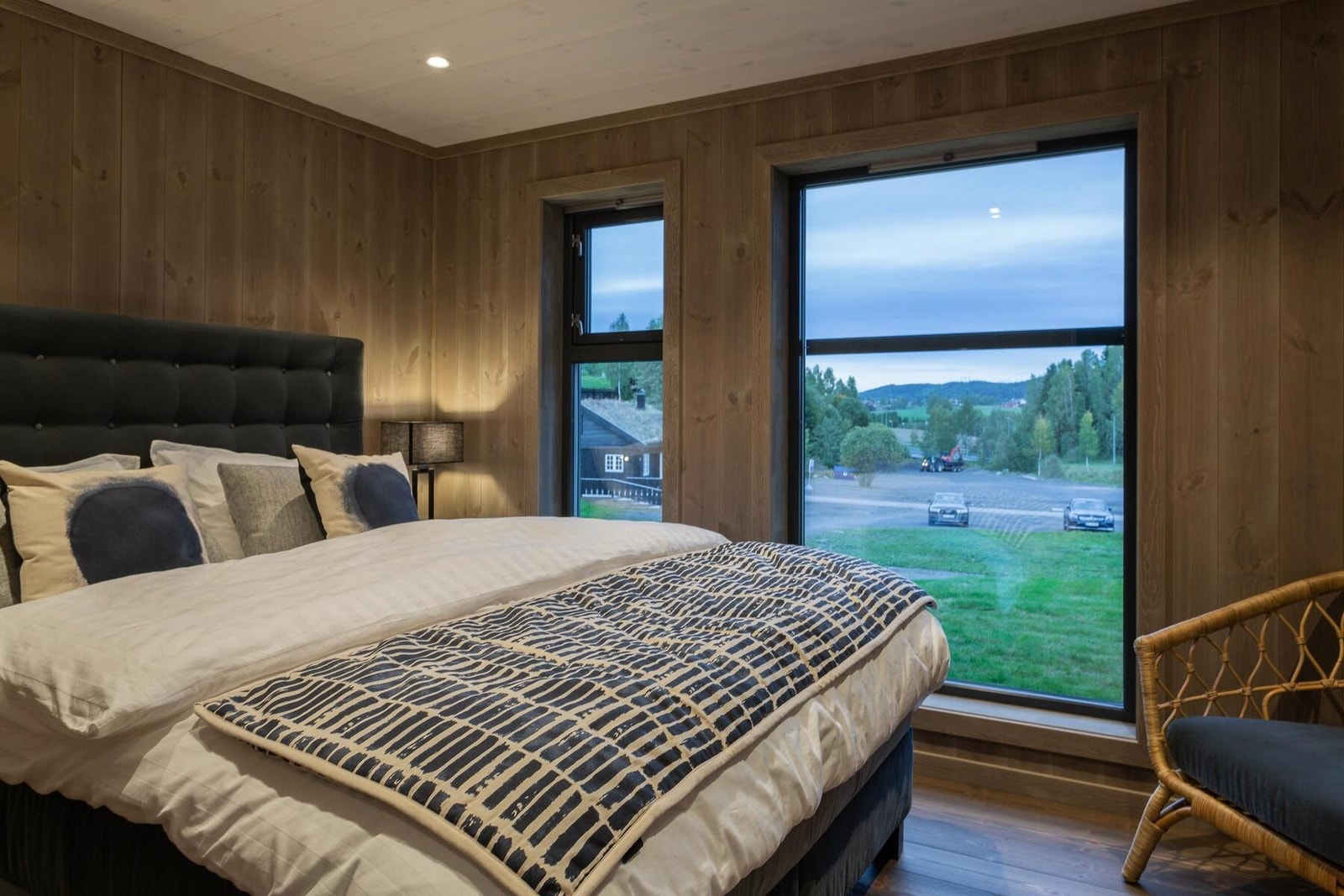 To gode soverom i første etasje.
Foto fra visningshytte på Hellerudsletta. Galleribilde