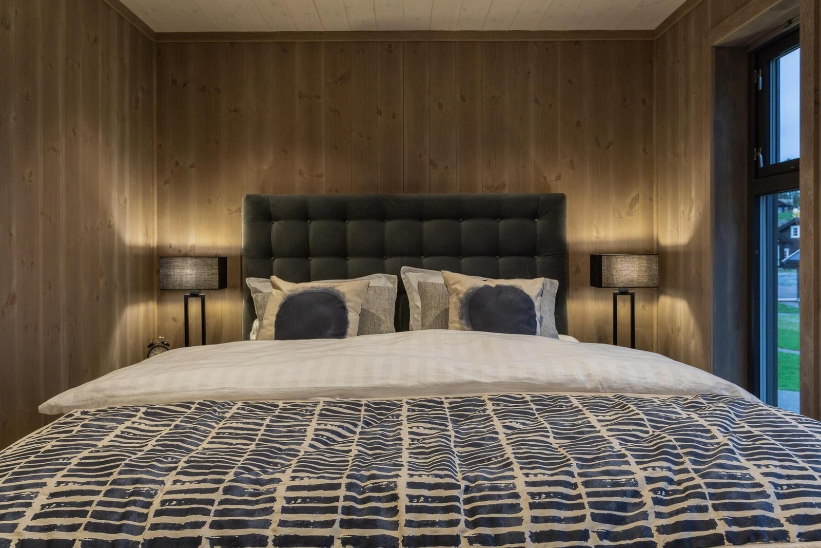 To gode soverom i første etasje.
Foto fra visningshytte på Hellerudsletta. Galleribilde