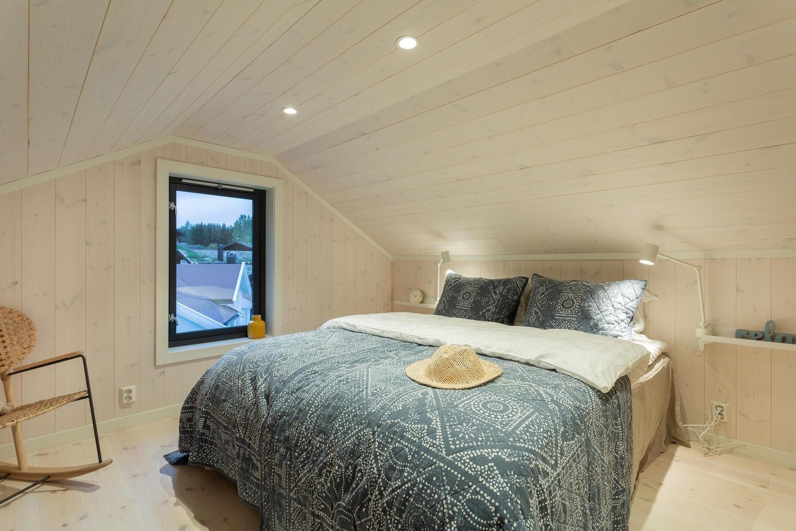 På hems er det 2 rom og stue.
Foto fra visningshytte på Hellerudsletta. Galleribilde