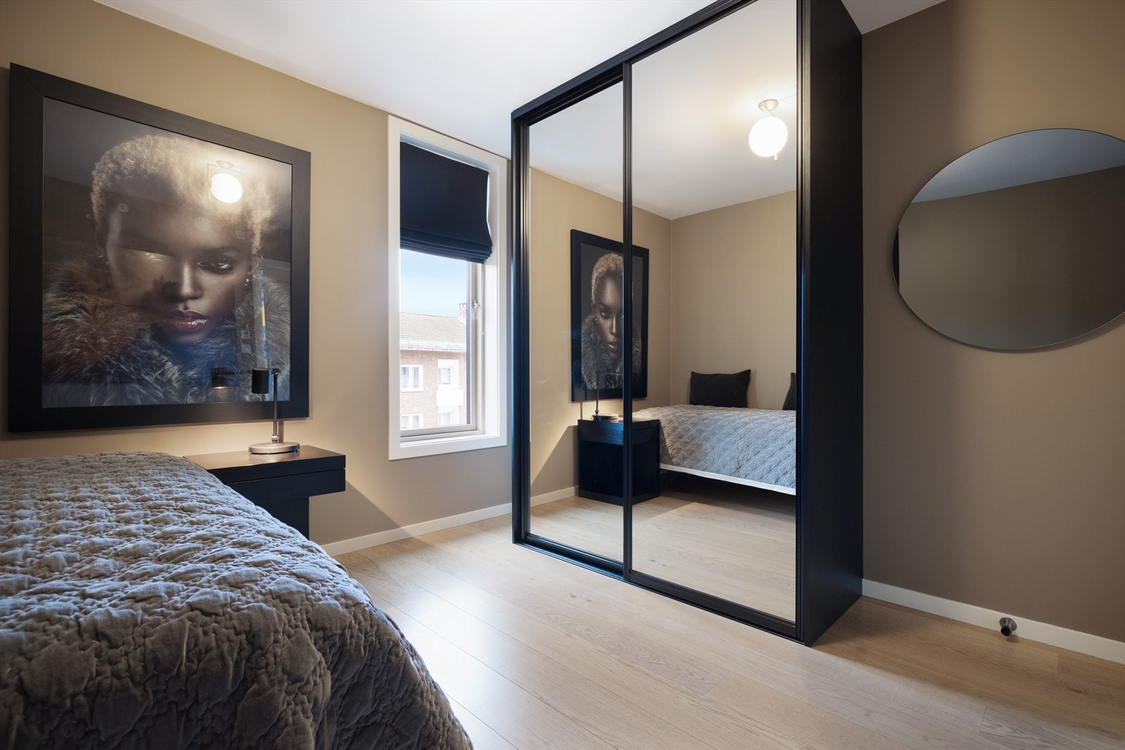 Garderobeskap med skyvedører på soverom 2. Galleribilde
