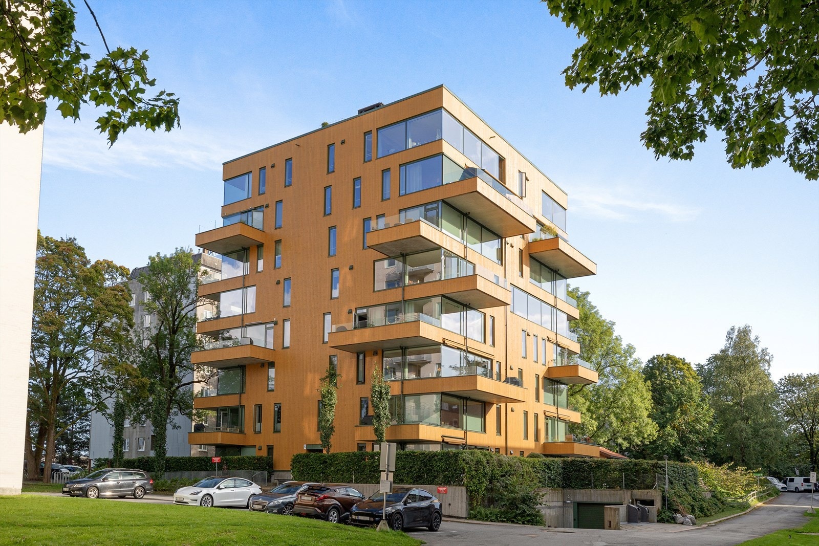 Dette er et arkitektonisk flott bygg tegnet av Code arkitekter som vant Oslo bys arkitekturpris 2016 i samarbeid med Solon. Galleribilde