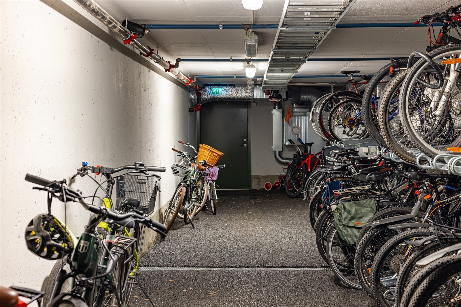 Sykkelparkering for beboere. Galleribilde