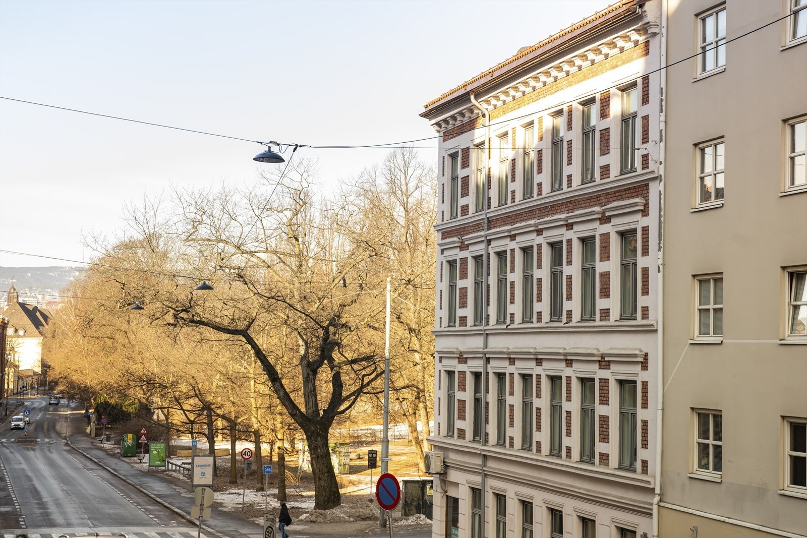 Her bor du i en velholdt bygård med attraktiv beliggenhet på Tøyen med nærhet til alt byen har å tilby. Galleribilde