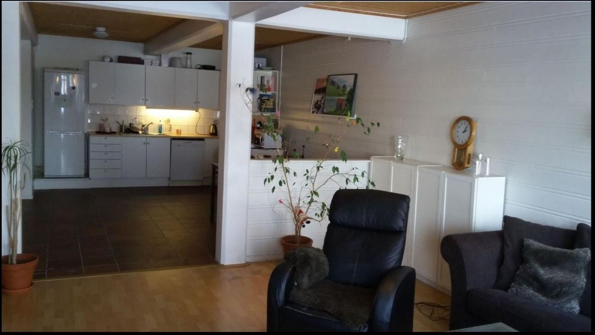 stua mot kjøkkenet Galleribilde