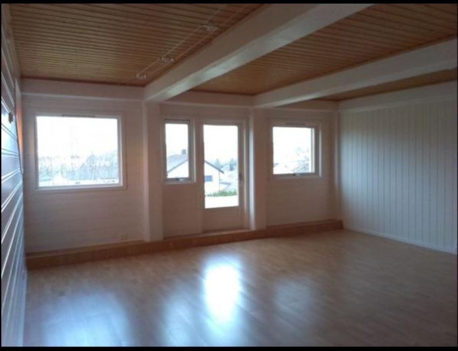 Stue med utgang ut mot hagen Galleribilde