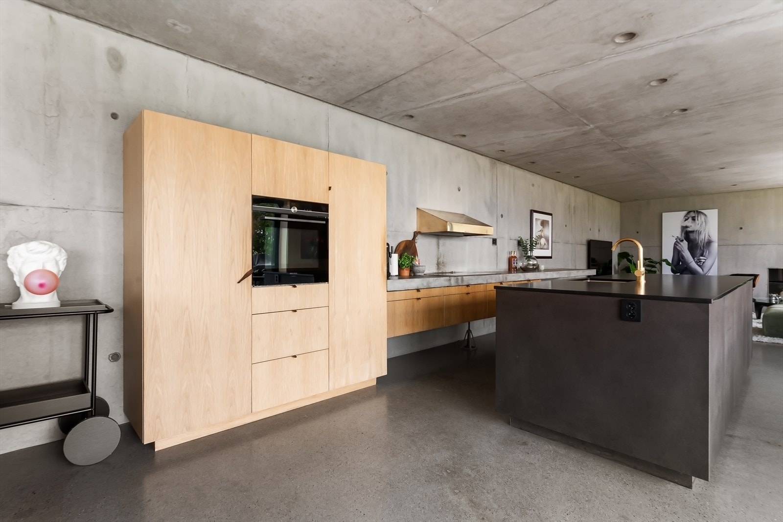 Kjøkken med integrerte hvitevarer Galleribilde