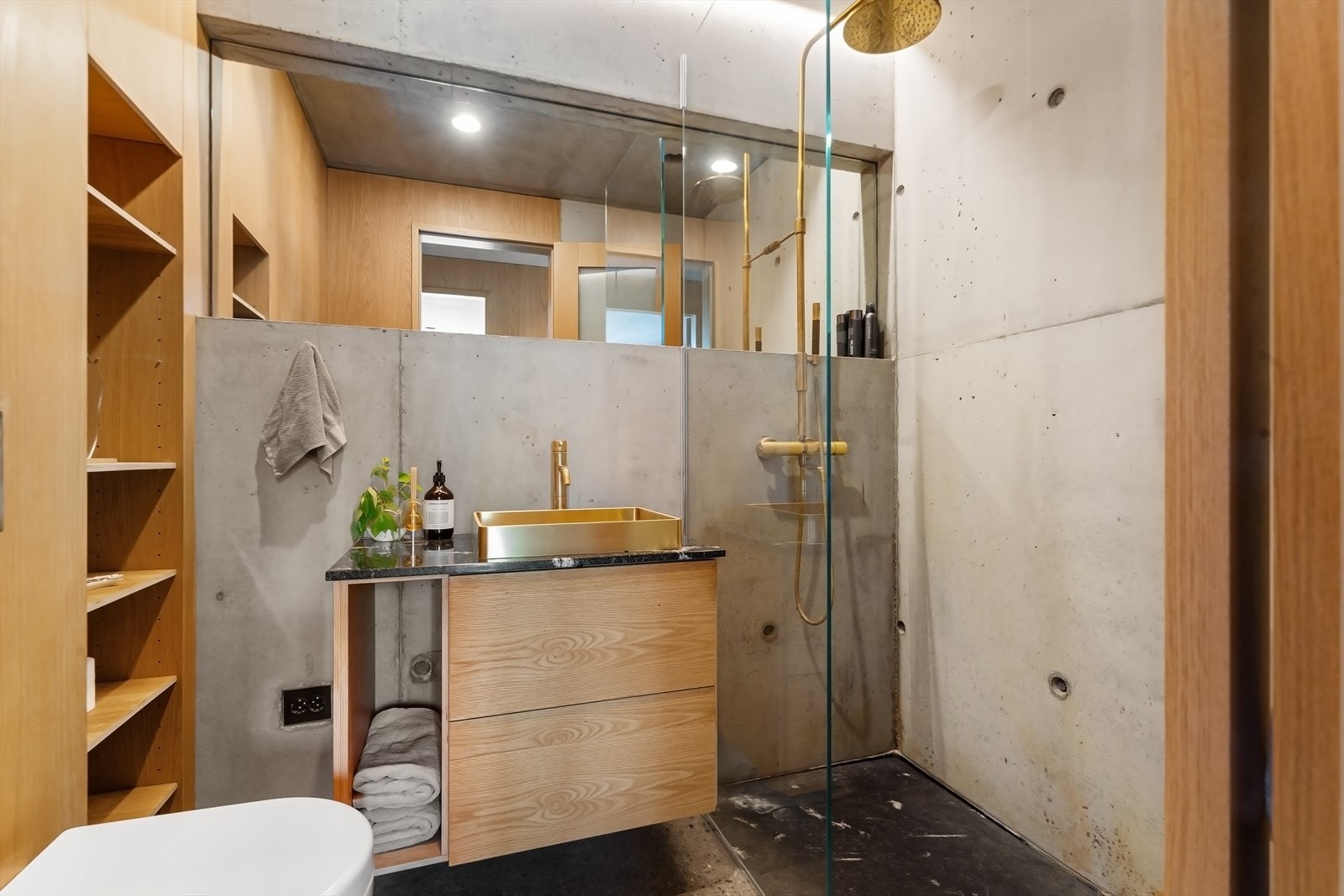 Dusjbad i ... etasje Galleribilde