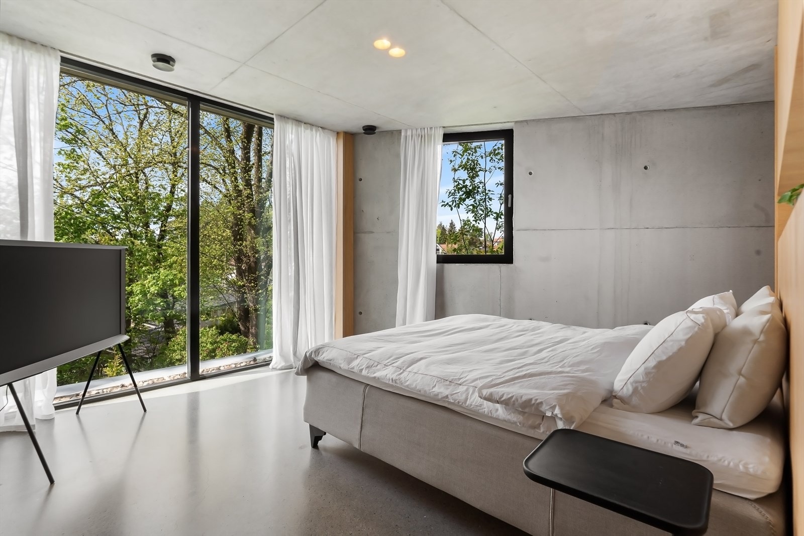 Mastersuit med tilhørende walk-in-garderobe og bad. Galleribilde