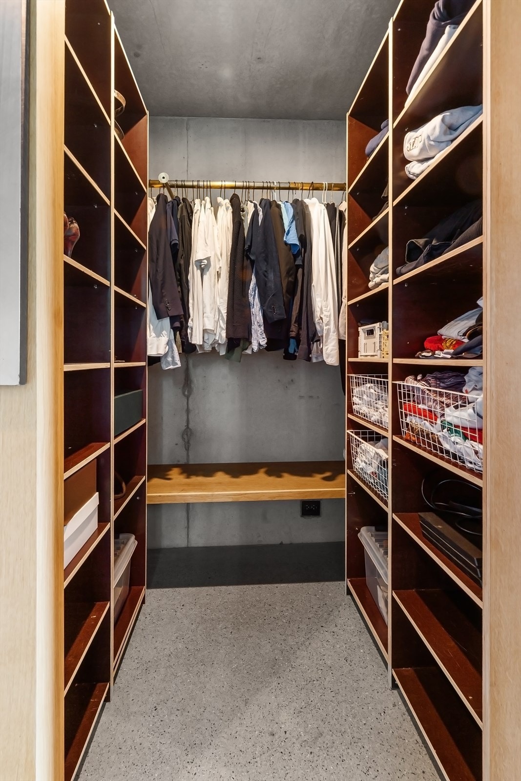 Fra walk-in-garderobe i mastersuit Galleribilde
